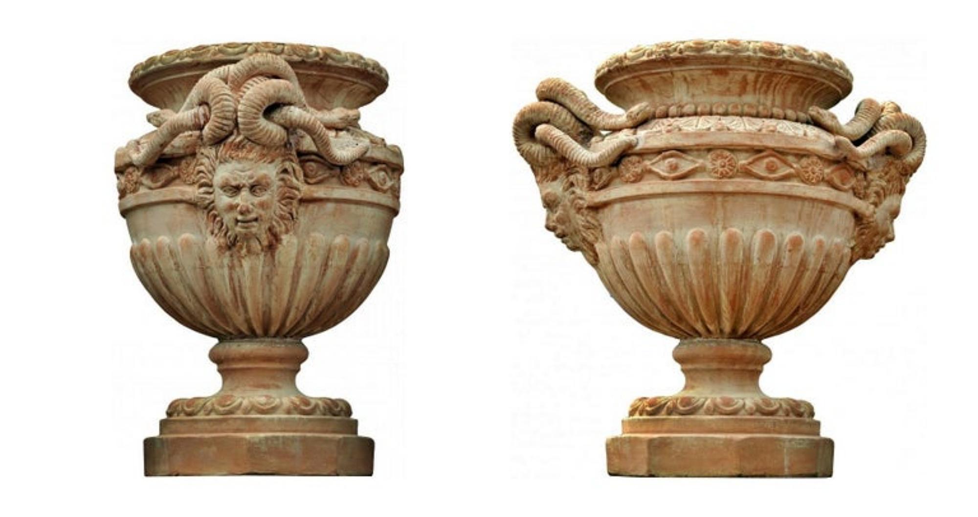 Large Mediceo Florentine Renaissance vase with Medusas

Early 20th century

Superb large poded vases with two large jellyfish and two rounds of Romanesque ocelli.
Particularly neat, very beautiful vase.

Measures: Height 75 cm
Octagonal base