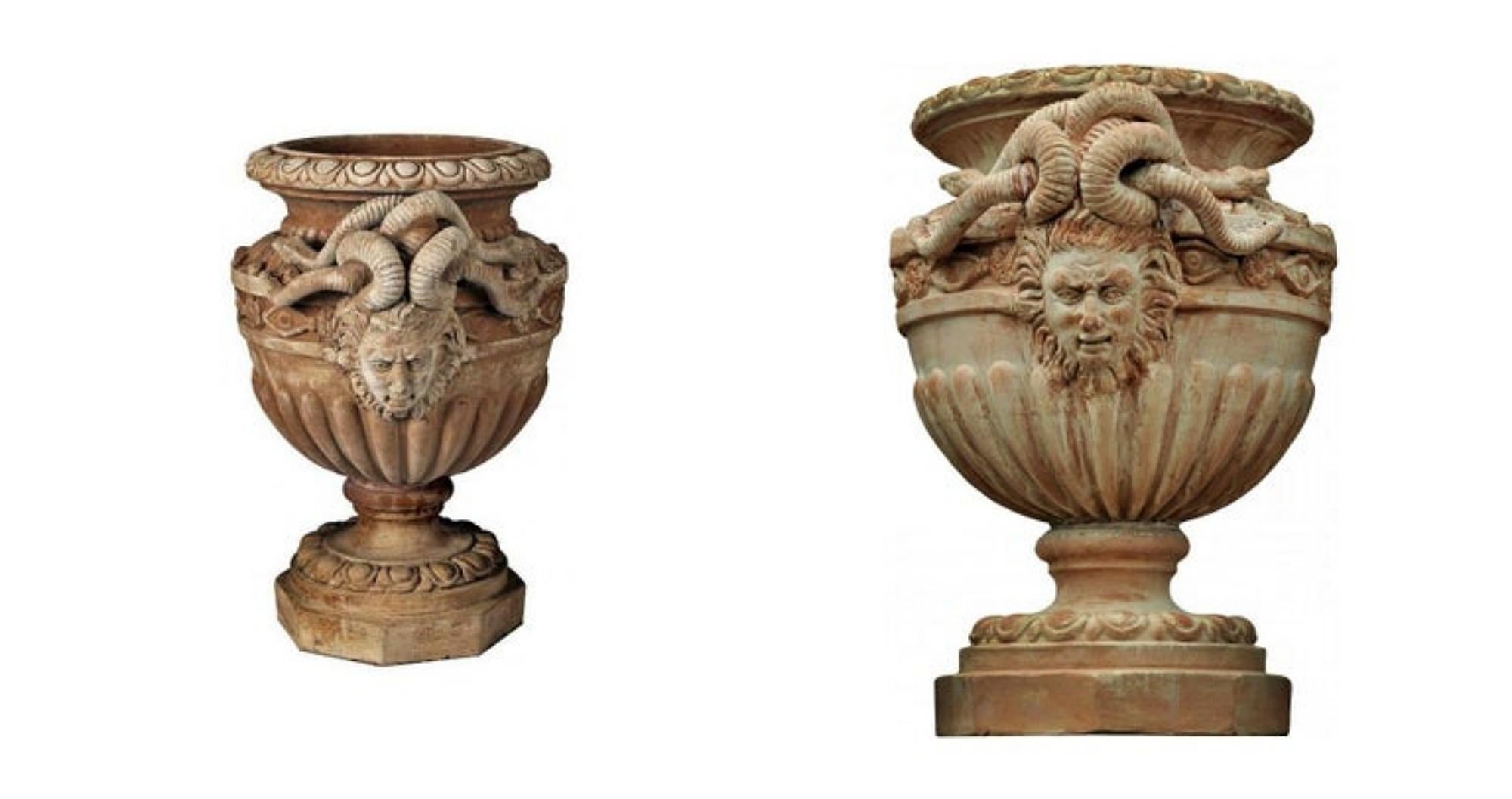 Modern Large Mediceo Florentine Renaissance Vase with Medusas Early 20th Century For Sale