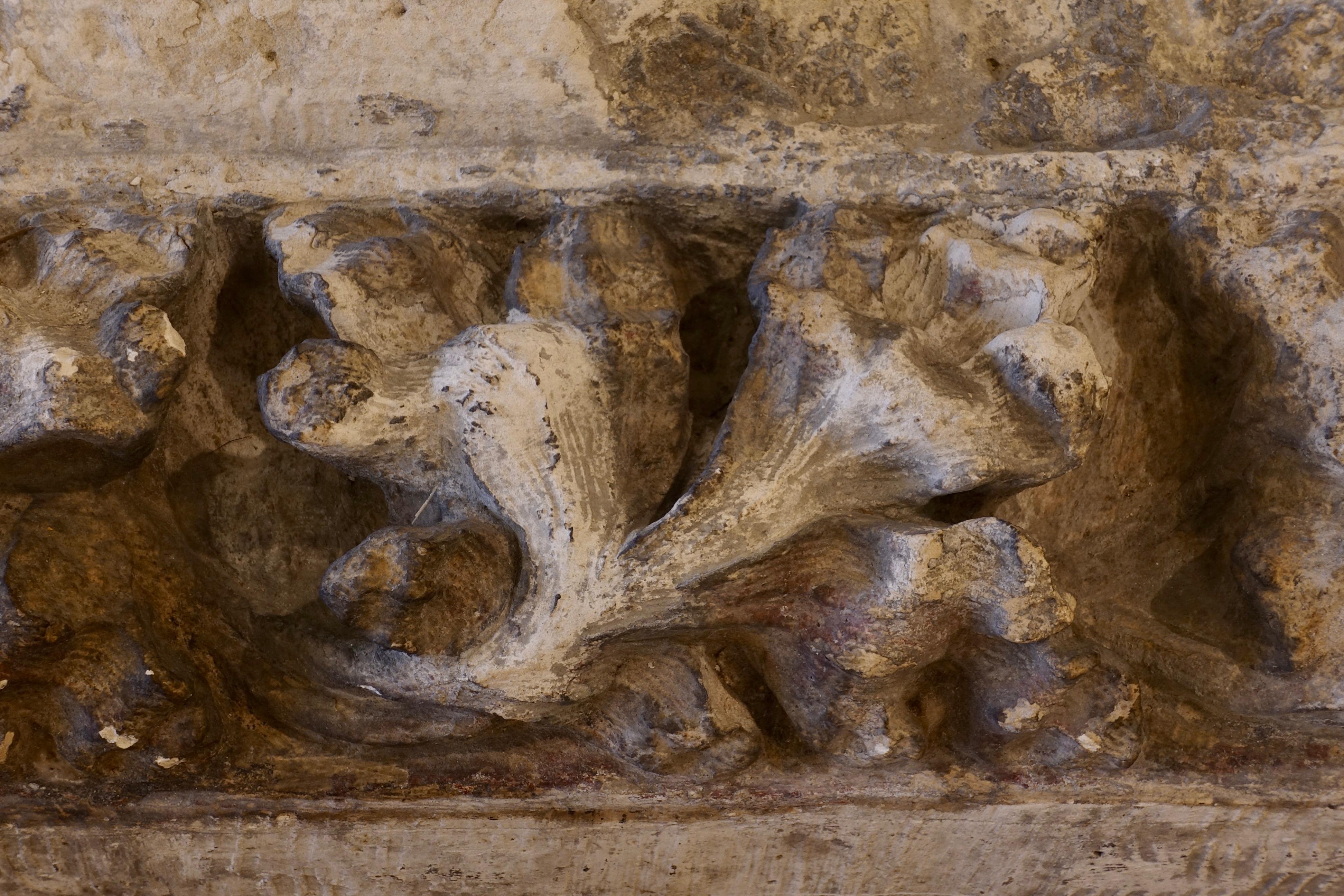 Großer geschnitzter mittelalterlicher Fries – Frankreich, 14.-15. Jahrhundert (Französisch) im Angebot