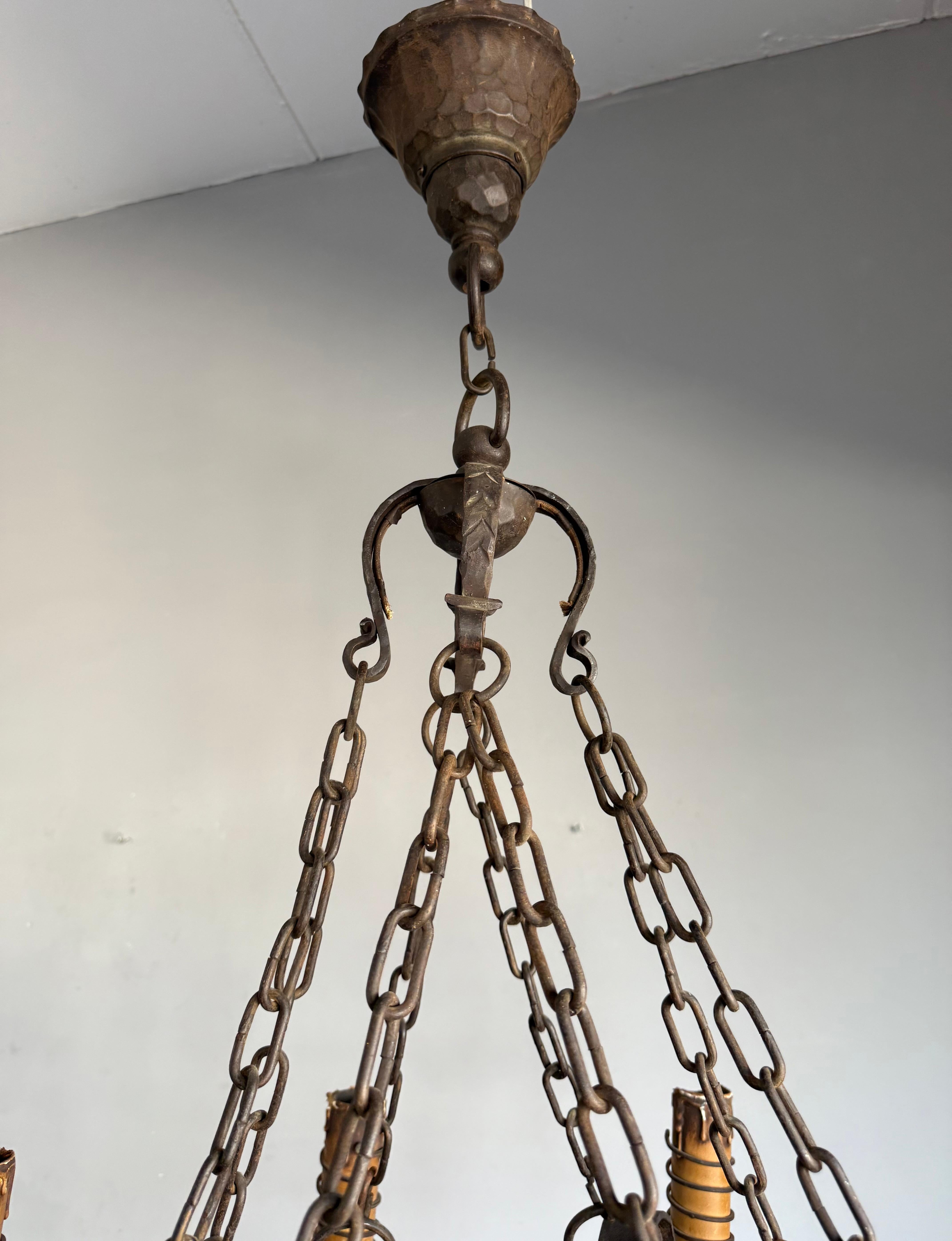 Grand lustre de château médiéval en fer forgé pour salle à manger ou restaurant en vente 4