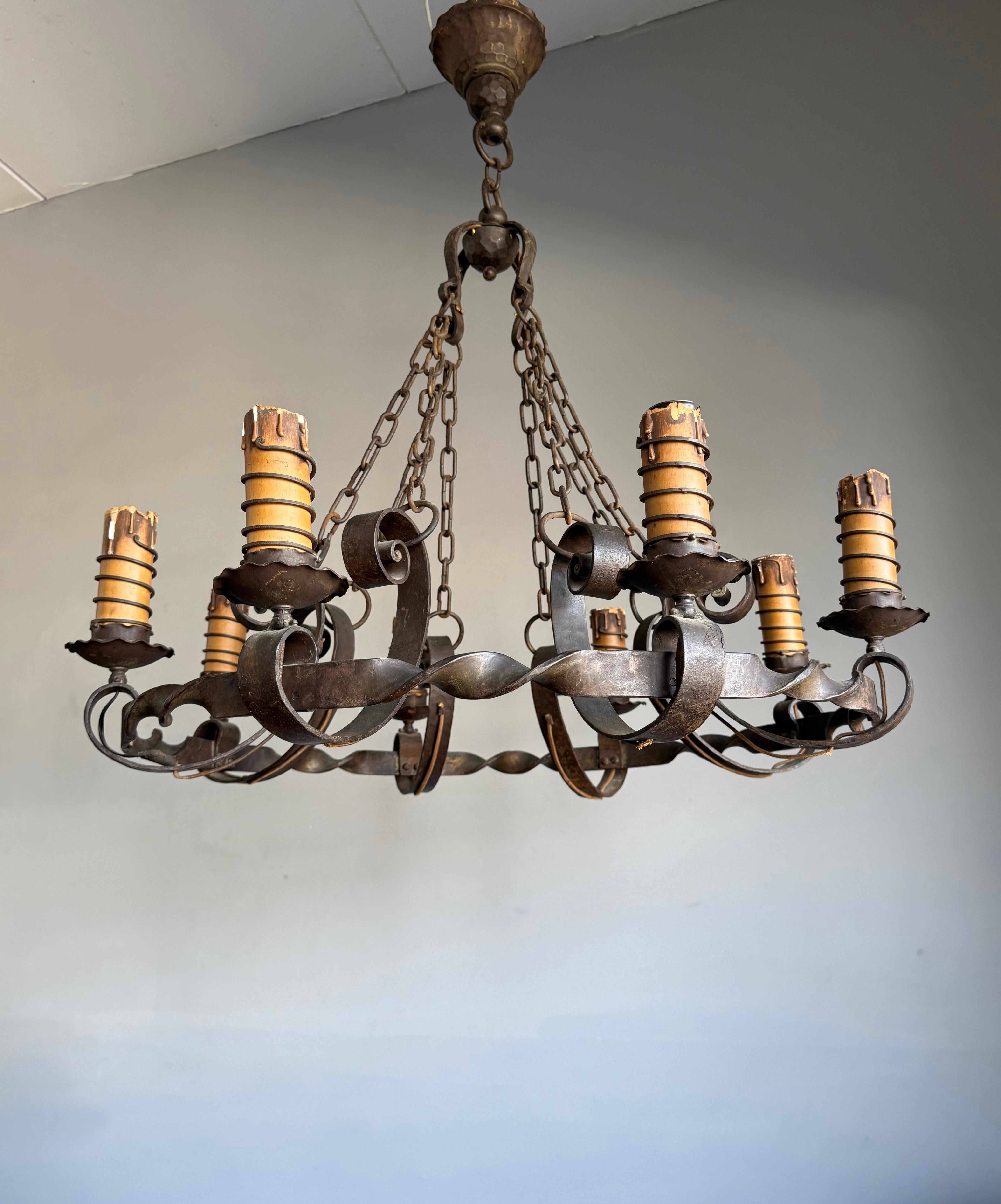 Grand lustre de château médiéval en fer forgé pour salle à manger ou restaurant en vente 8
