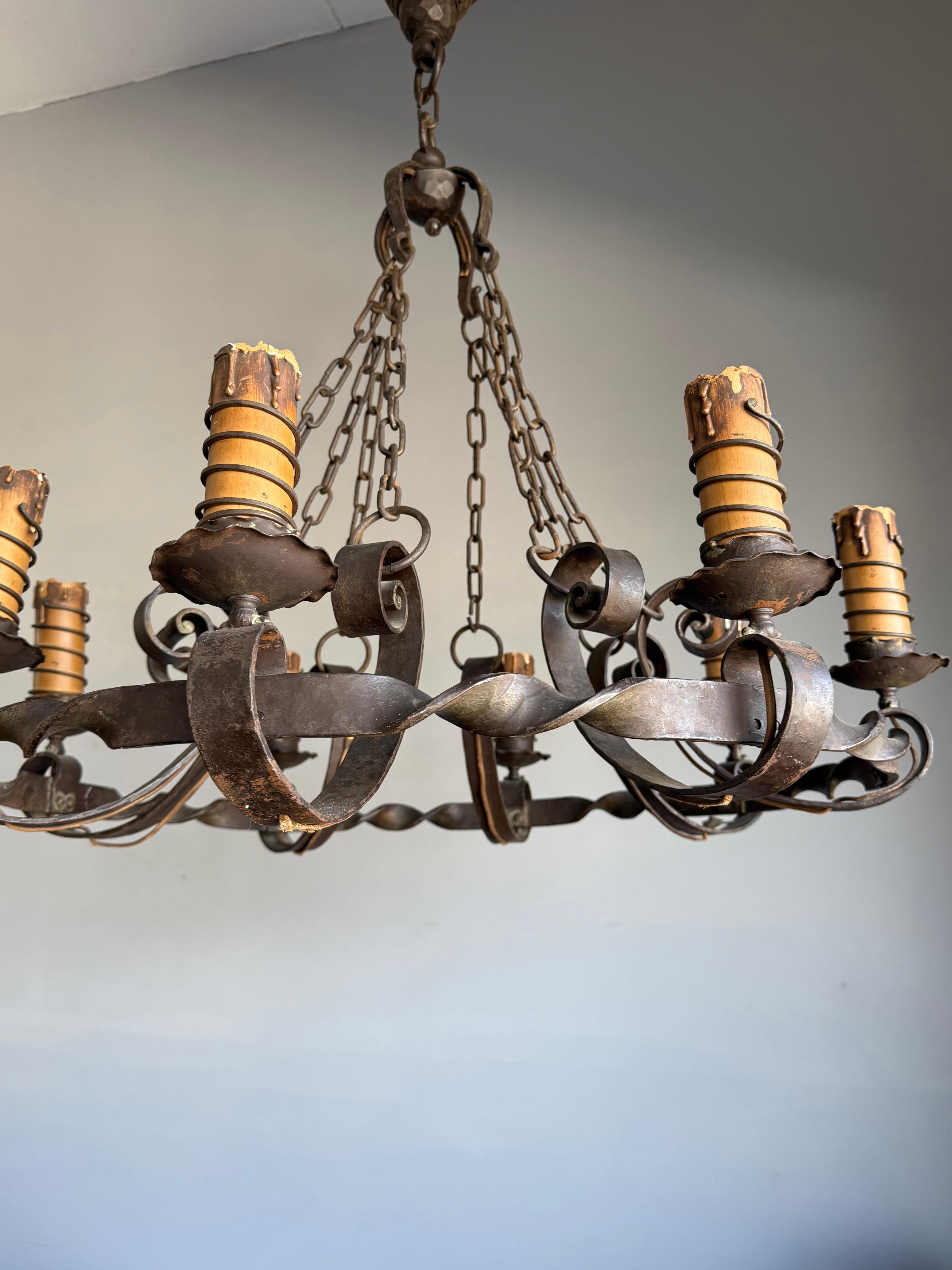 Grand lustre de château médiéval en fer forgé pour salle à manger ou restaurant en vente 9