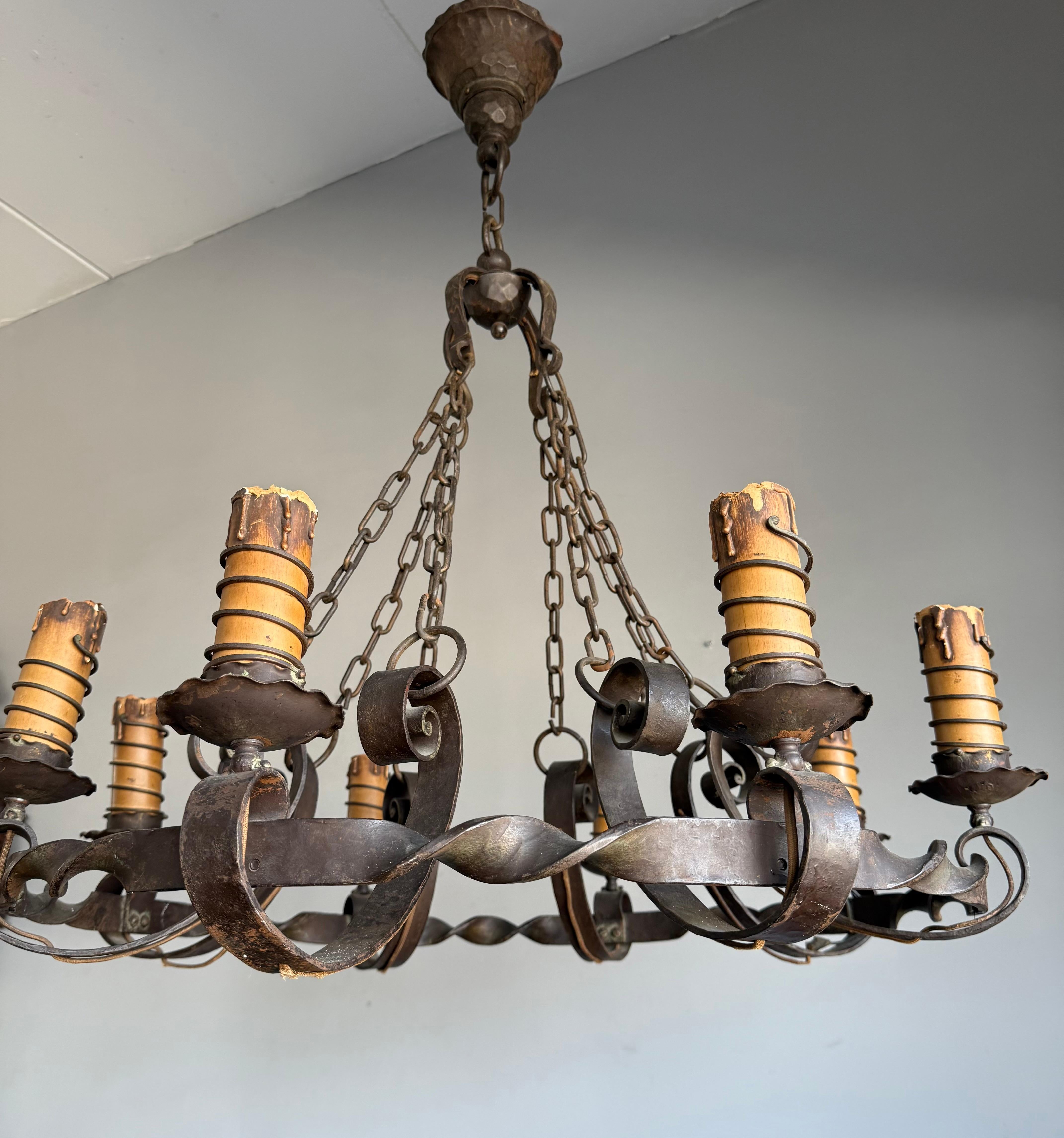 Grand lustre de château médiéval en fer forgé pour salle à manger ou restaurant en vente 10