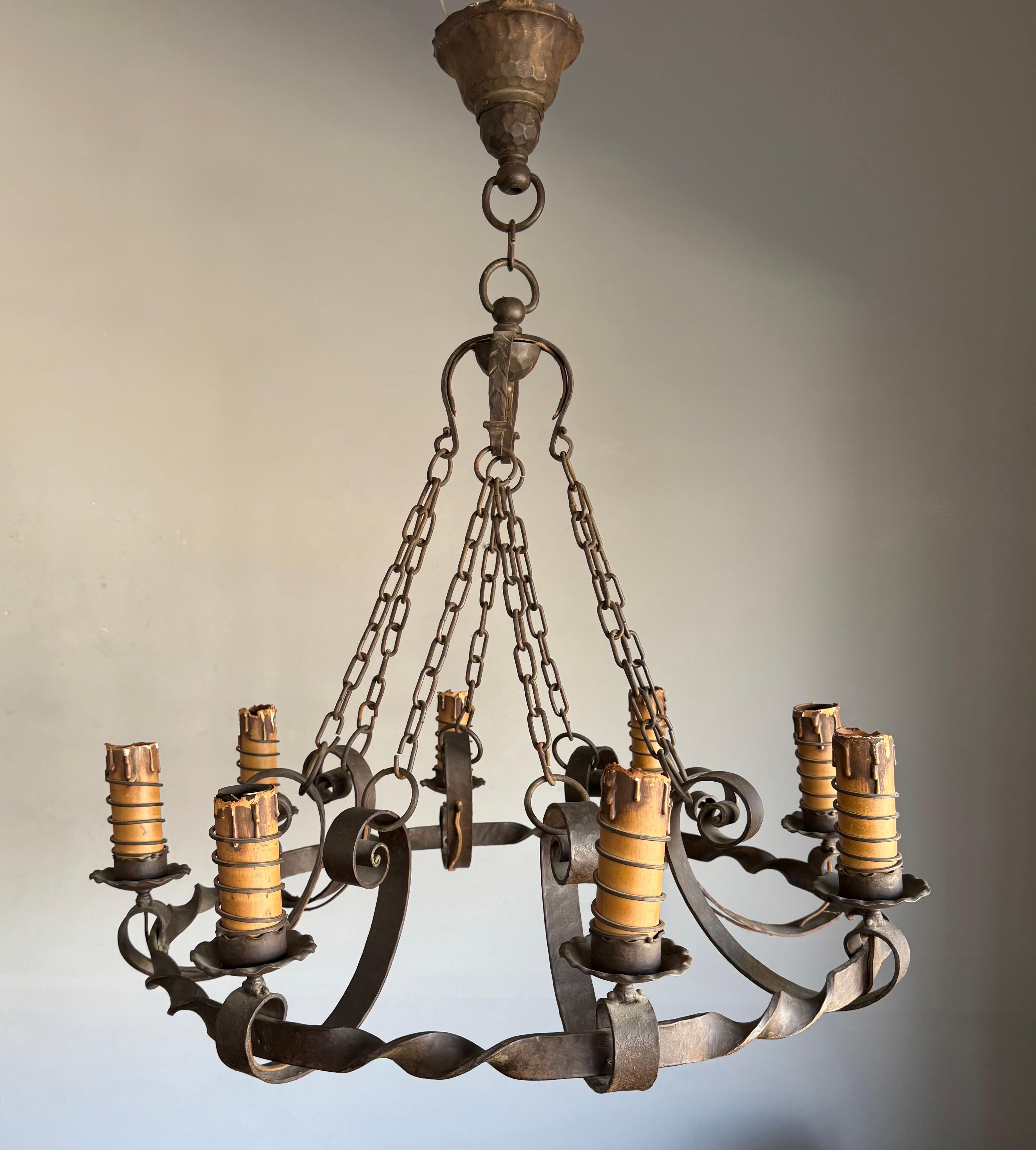 Médiéval Grand lustre de château médiéval en fer forgé pour salle à manger ou restaurant en vente