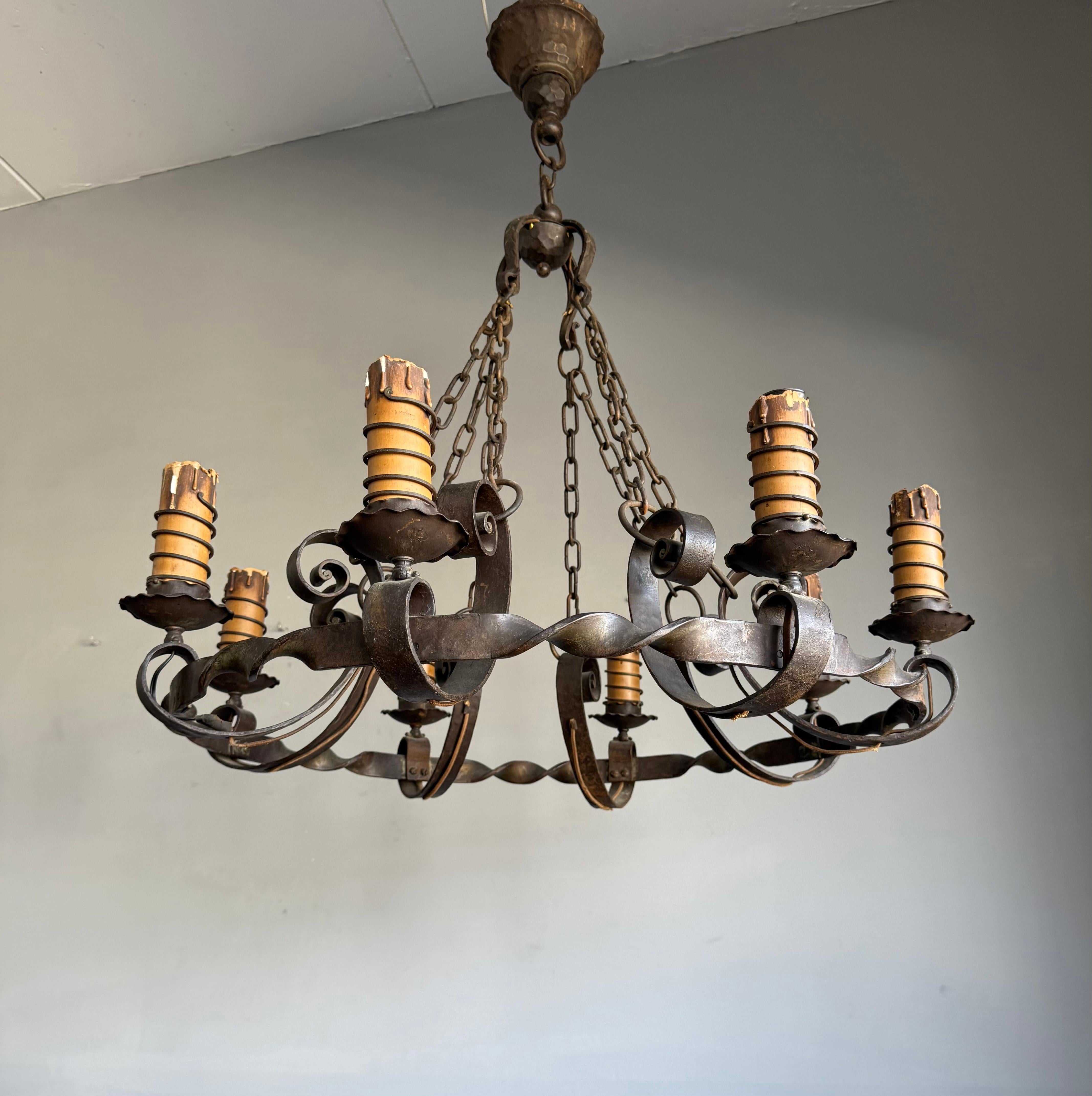 Grand lustre de château médiéval en fer forgé pour salle à manger ou restaurant Bon état - En vente à Lisse, NL
