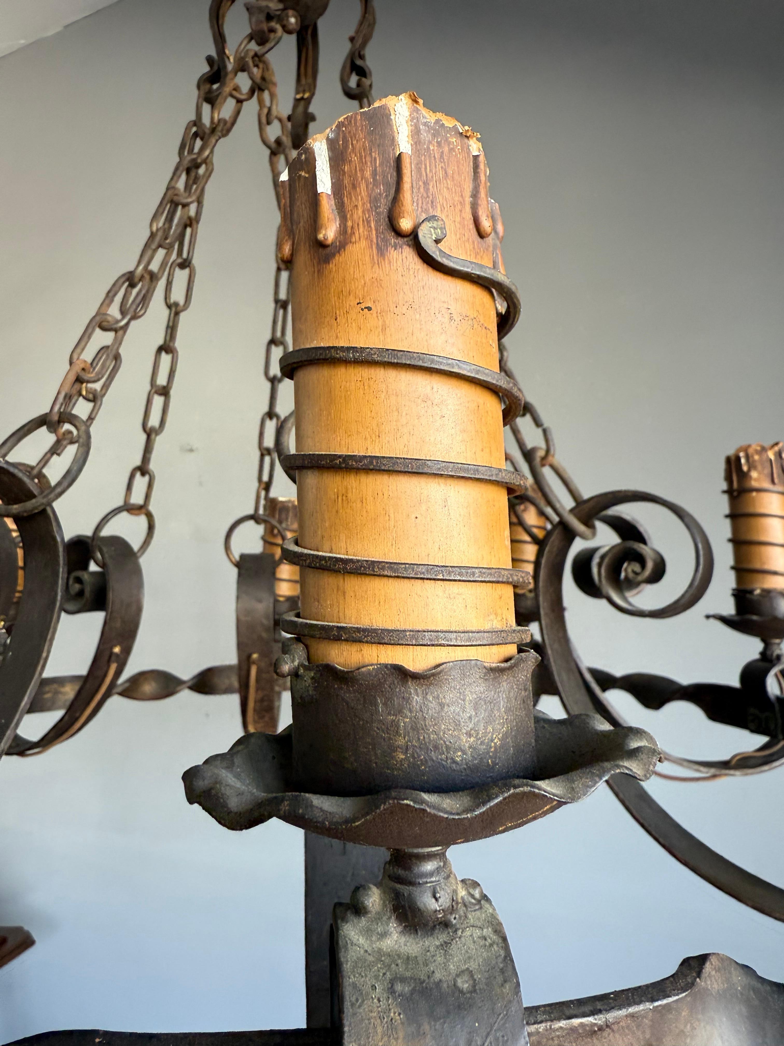 Fer forgé Grand lustre de château médiéval en fer forgé pour salle à manger ou restaurant en vente