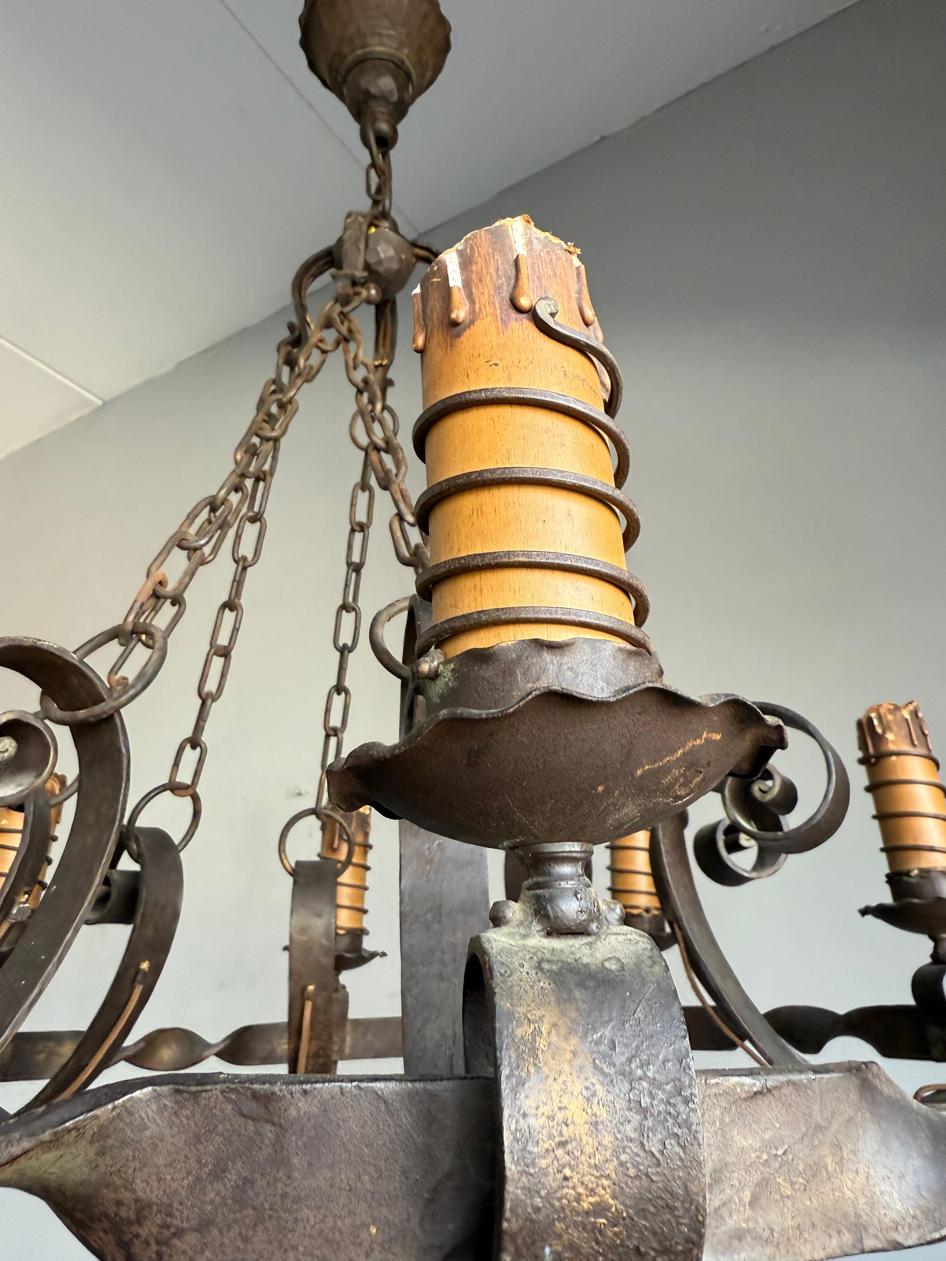 Grand lustre de château médiéval en fer forgé pour salle à manger ou restaurant en vente 1