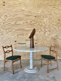 Grande scultura meditativa intagliata in Wood