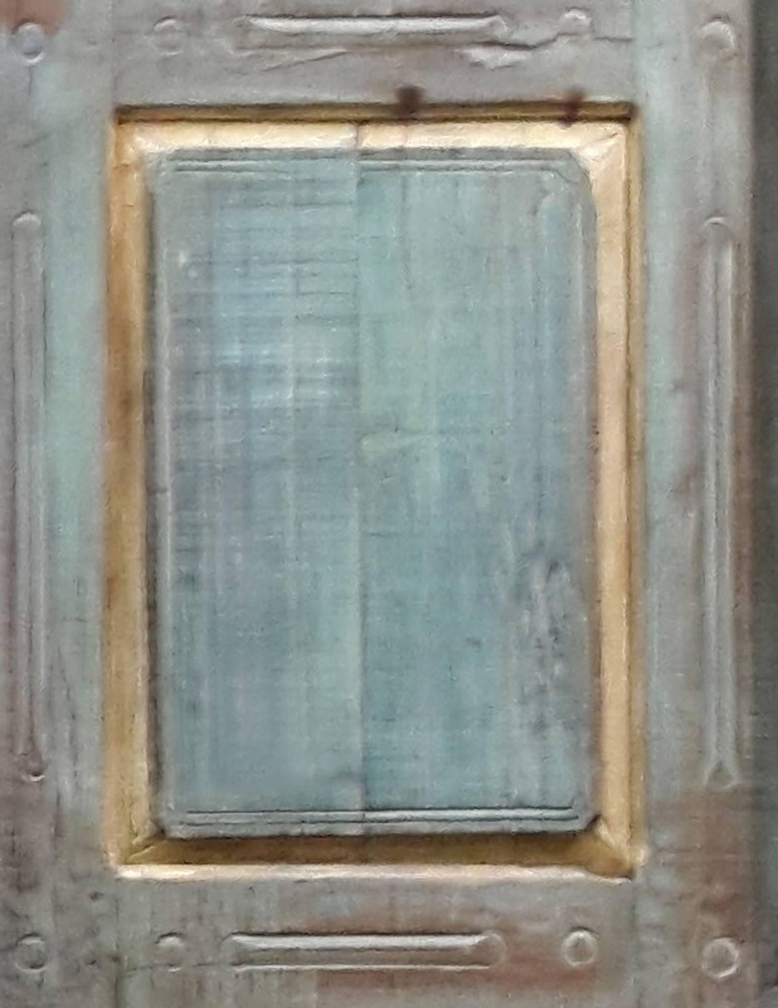 Monumentale südfranzösische Doppeltür im mediterranen Stil (Anfang des 20. Jahrhunderts), Rippengewölbe im Spitzbogenstil, geschnitzt mit einer feinen und diskreten Dekoration. Großes Format.
Mit originalem Türrahmen und schwarzen schmiedeeisernen