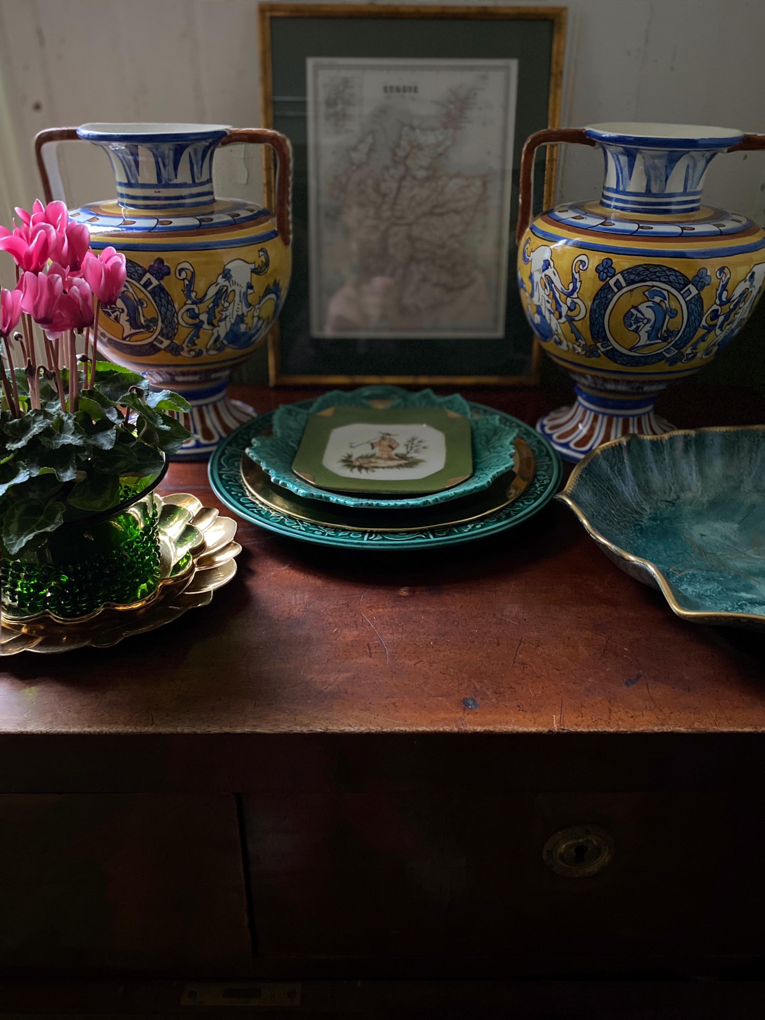 Grands vases à double poignée en céramique peints à la main  France, lot de 2 en vente 11