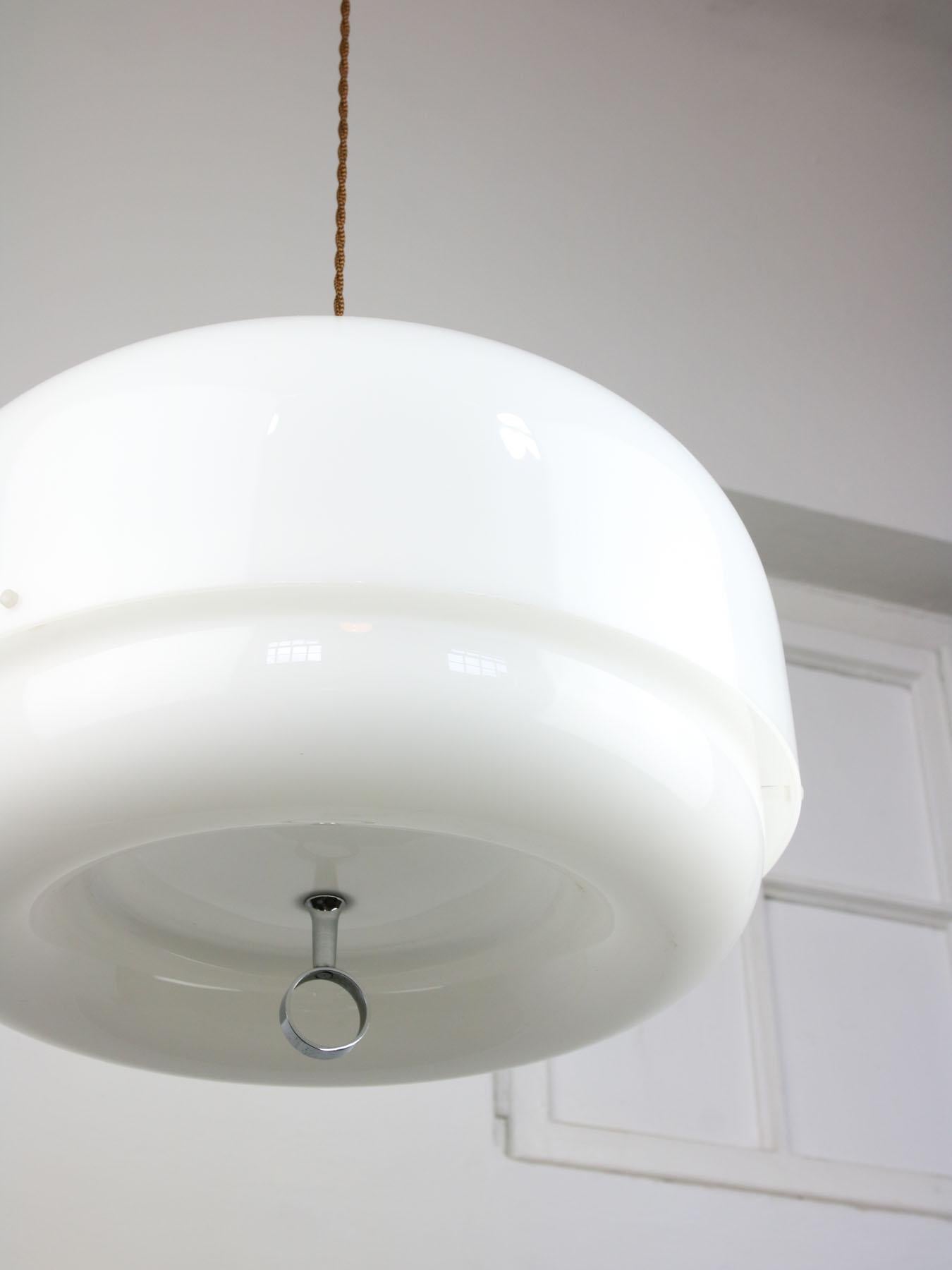 Rare large version of Medusa lamp (45cm diameter vs standard 35cm).

The lamp socket is designed for standard E27 light-bulb (not included) but also takes your standard American/Canadian E26 size (tested). Works with 220v as well as