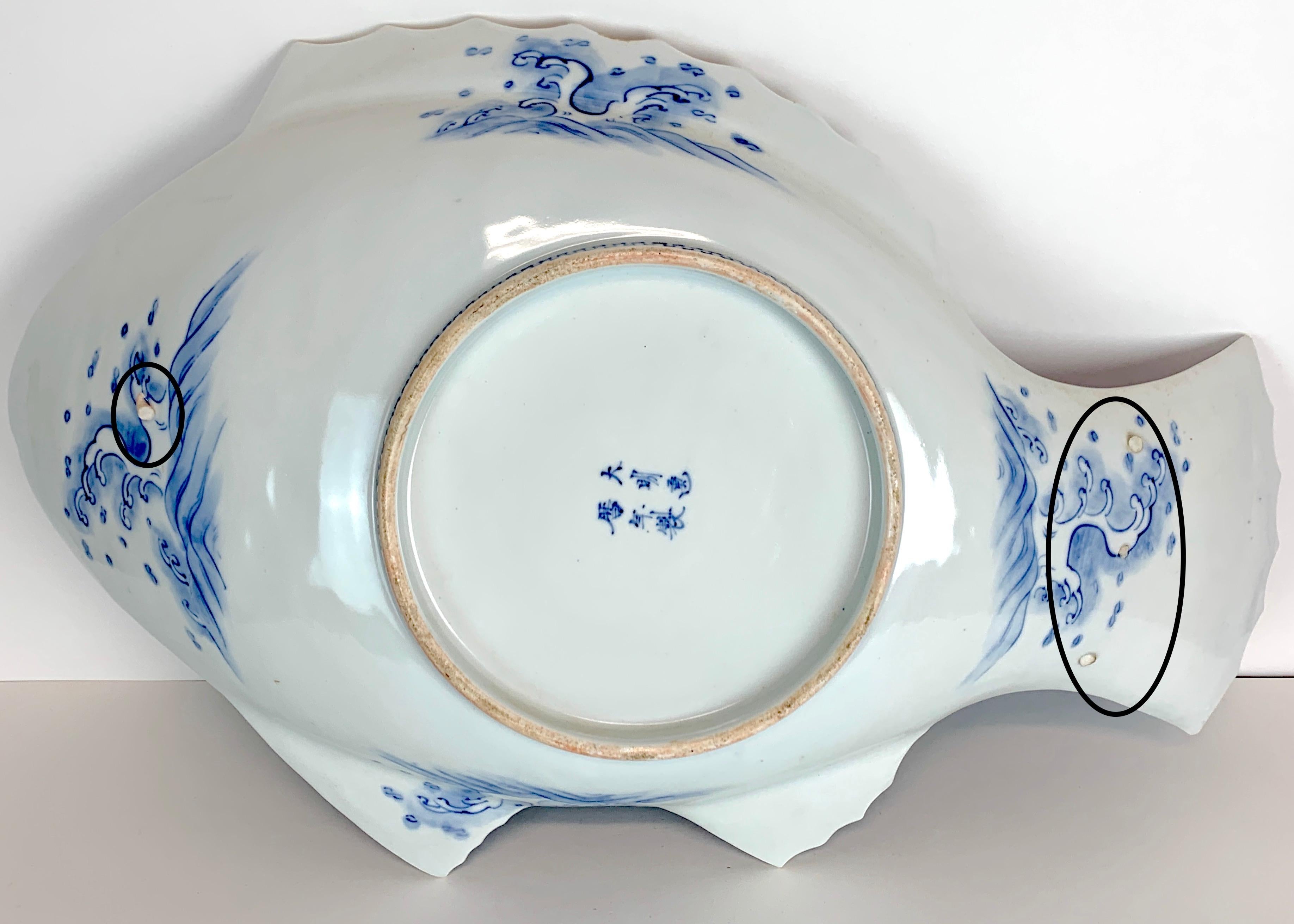 Großer blauer und weißer Meiji-Imari-Fischteller von Fukagawa VII 5