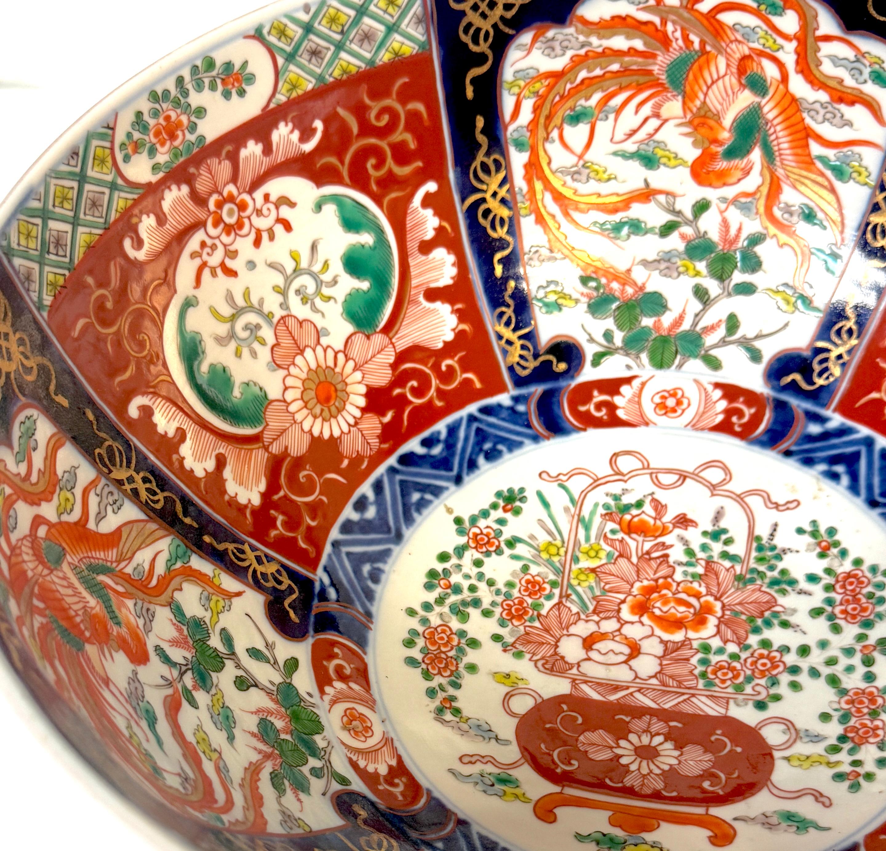 Large Meiji Imari Center Bowl, Phoenix & Floral Motifs, Atributted  Fukagawa in vendita 5