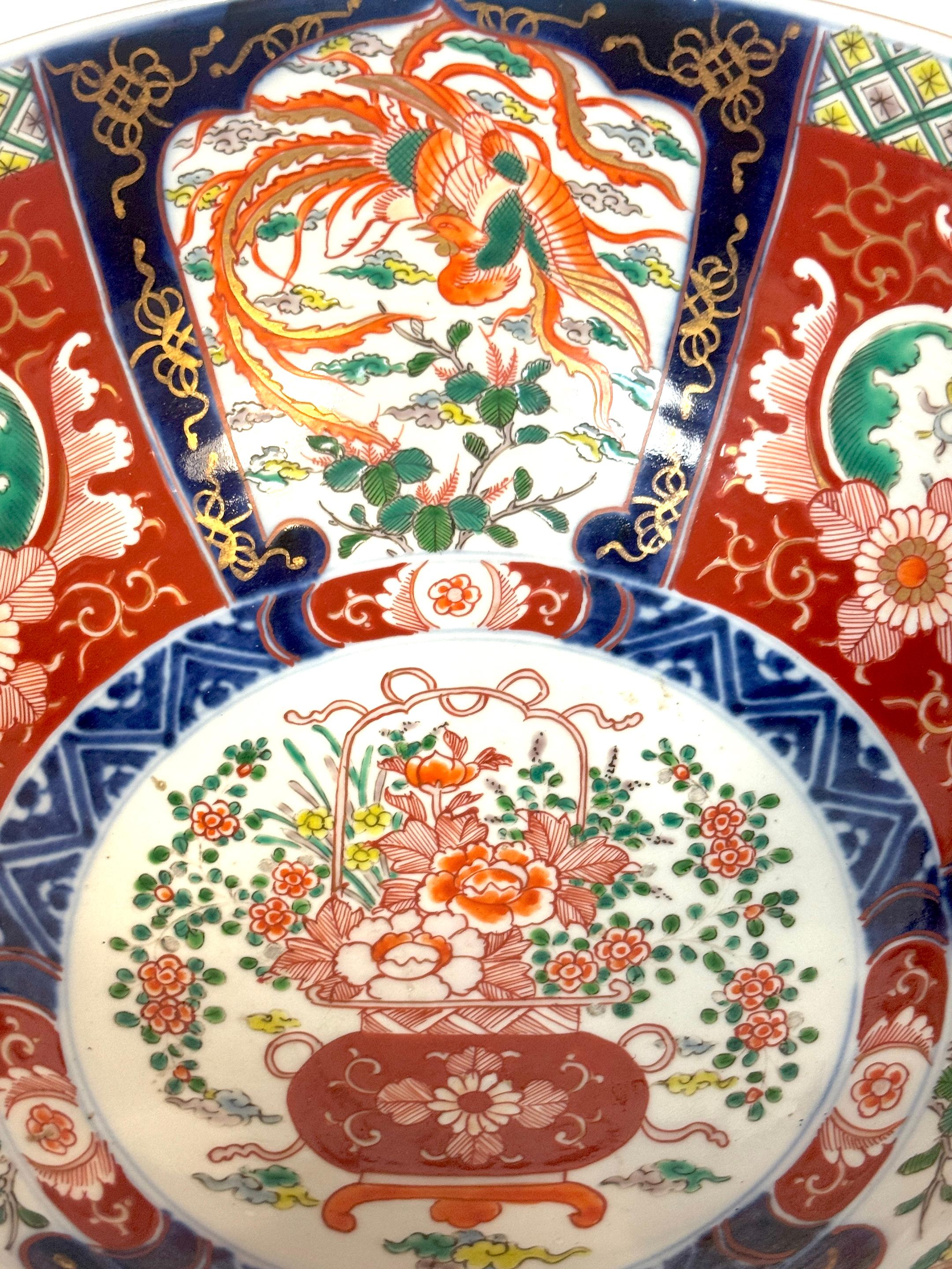 Large Meiji Imari Center Bowl, Phoenix & Floral Motifs, Atributted  Fukagawa in vendita 6