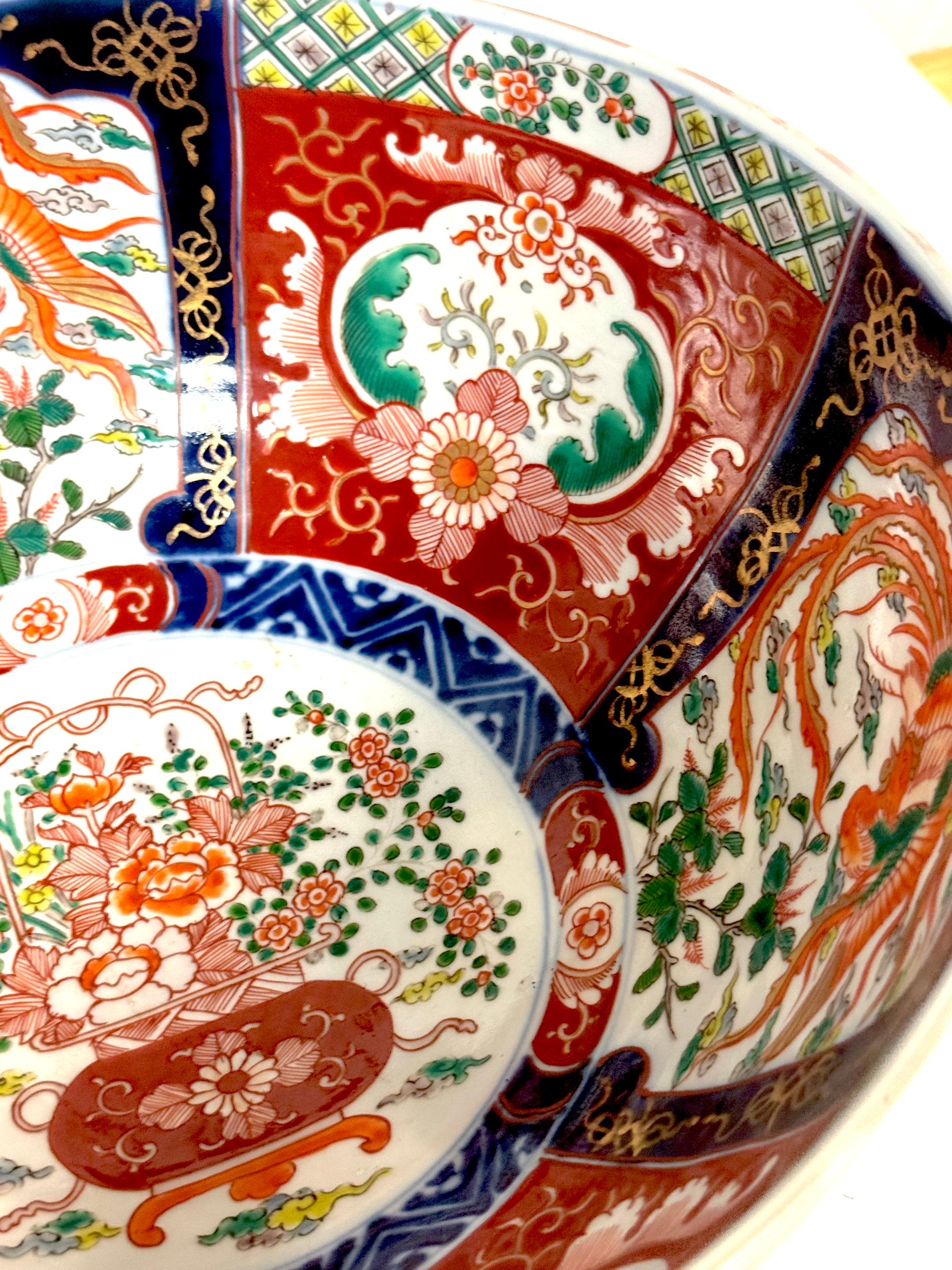 Large Meiji Imari Center Bowl, Phoenix & Floral Motifs, Atributted  Fukagawa in vendita 7