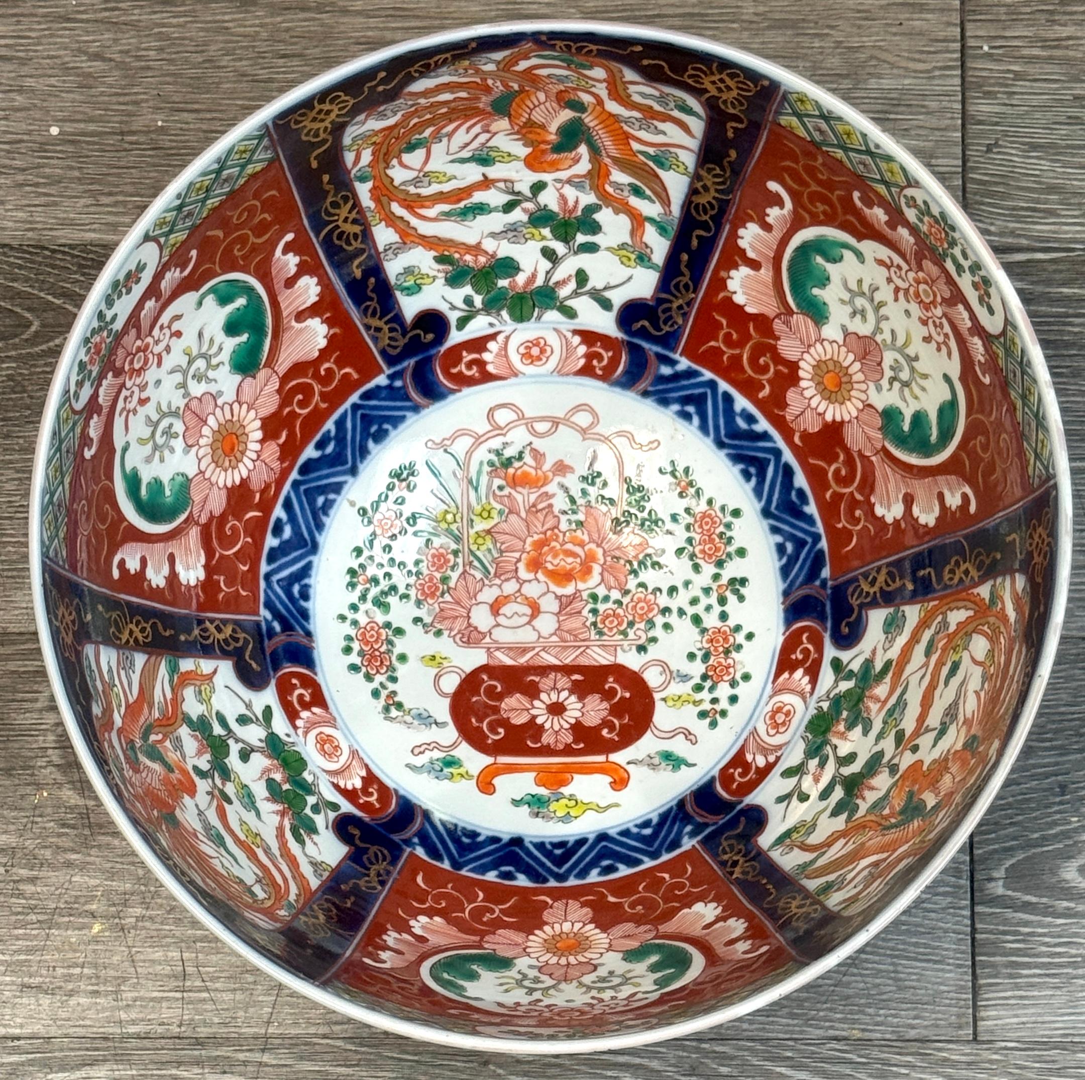 XIX secolo Large Meiji Imari Center Bowl, Phoenix & Floral Motifs, Atributted  Fukagawa in vendita