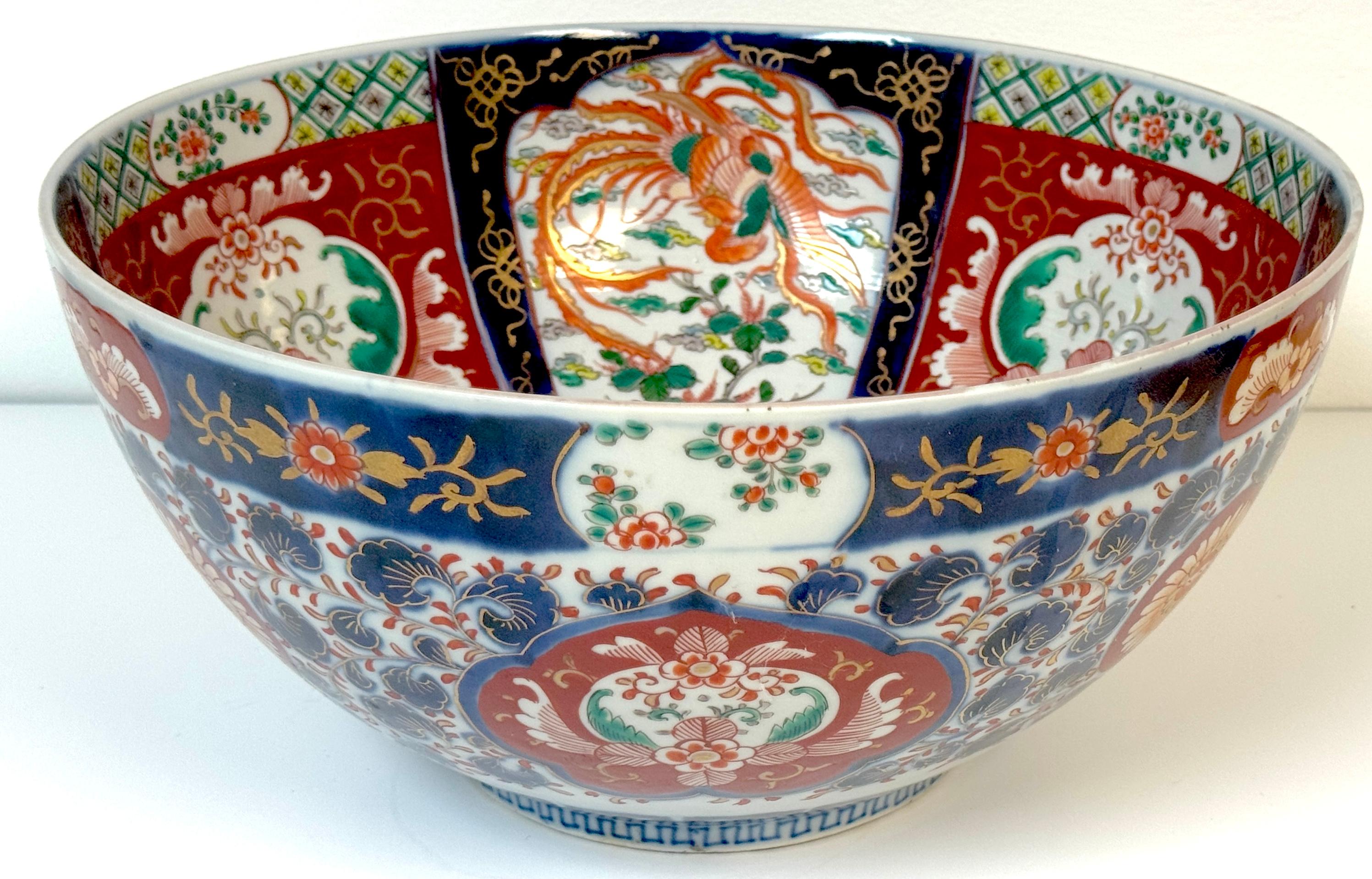 Large Meiji Imari Center Bowl, Phoenix & Floral Motifs, Atributted  Fukagawa in vendita 1