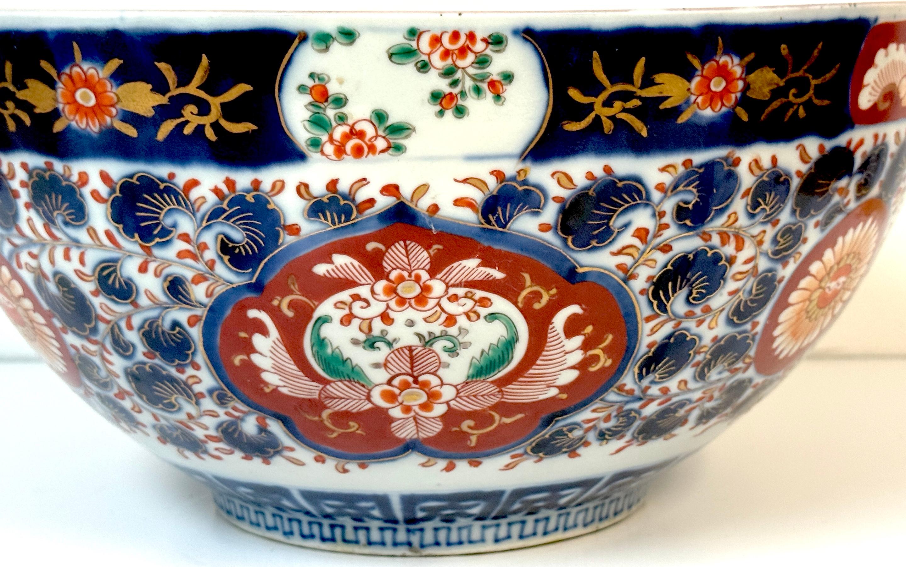 Large Meiji Imari Center Bowl, Phoenix & Floral Motifs, Atributted  Fukagawa in vendita 2