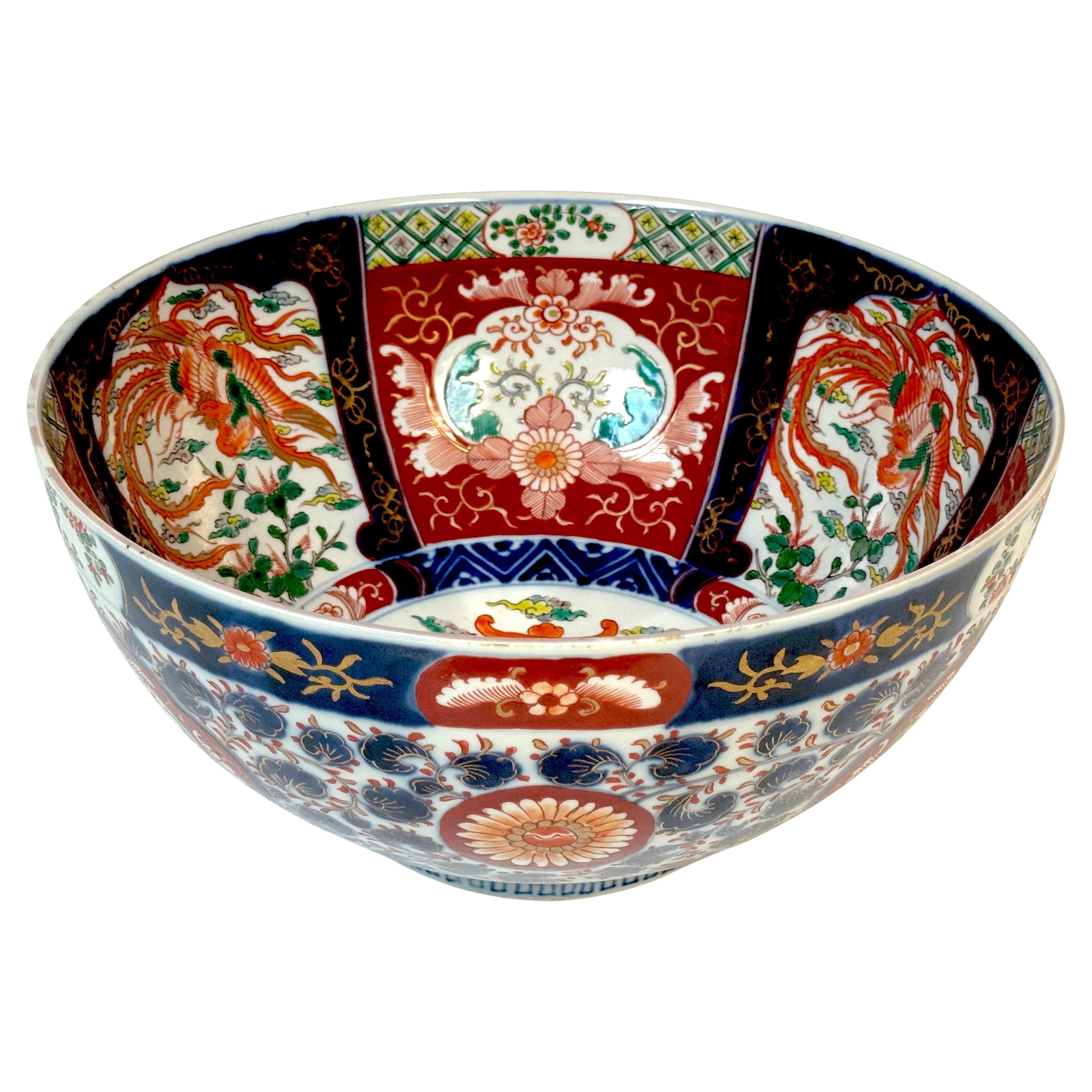 Large Meiji Imari Center Bowl, Phoenix & Floral Motifs, Atributted  Fukagawa in vendita
