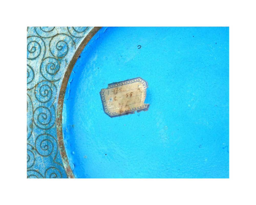 Gran Plato Japonés Meiji de Esmalte Cloisonné Cargador Pescado, Langosta y Gamba en Bueno estado para la venta en New York, NY