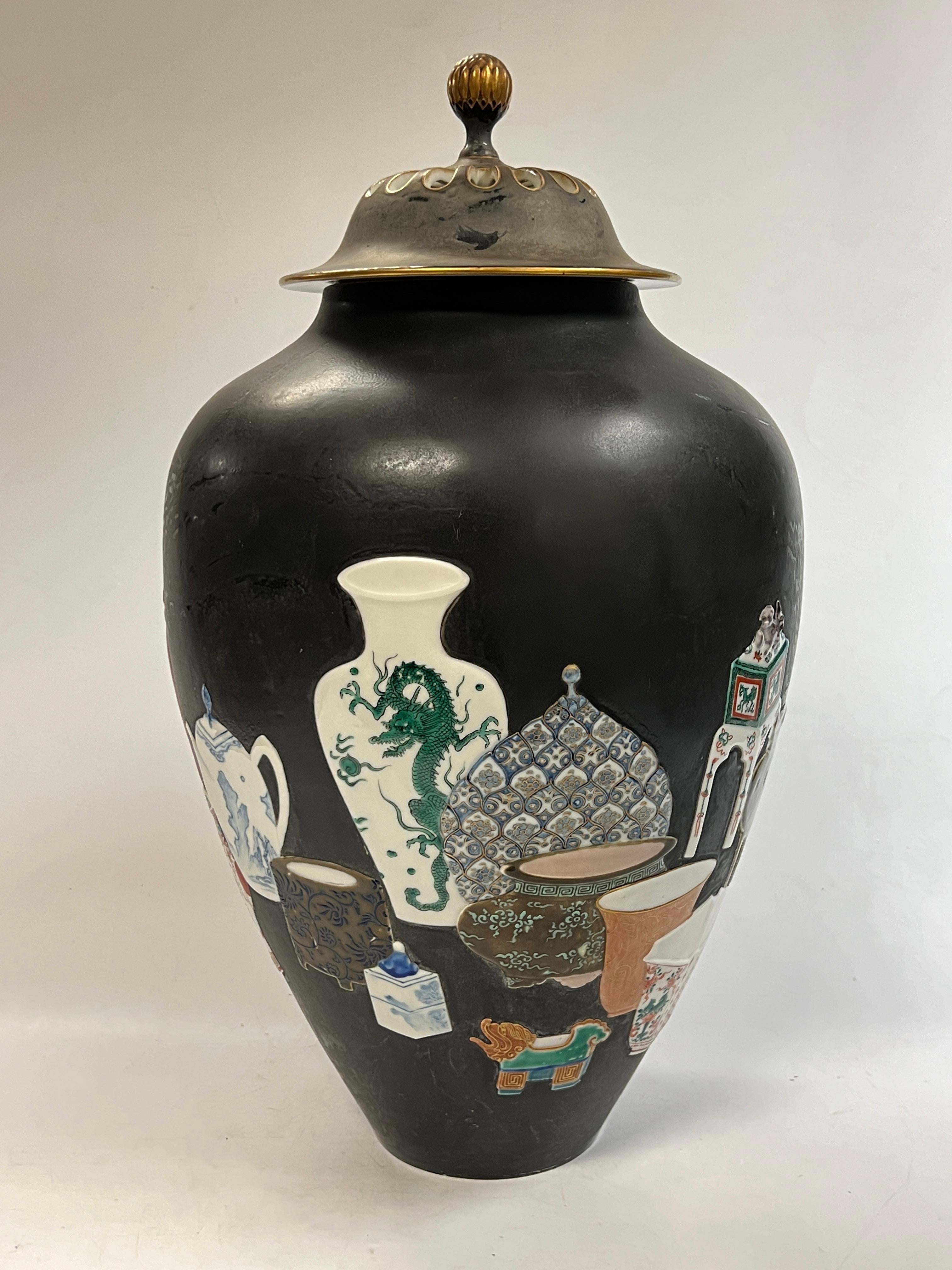 Large Meiji Japanese Famille Noire Kutani Porcelain Potpourri Vase Jar Censer In Good Condition In New York, NY