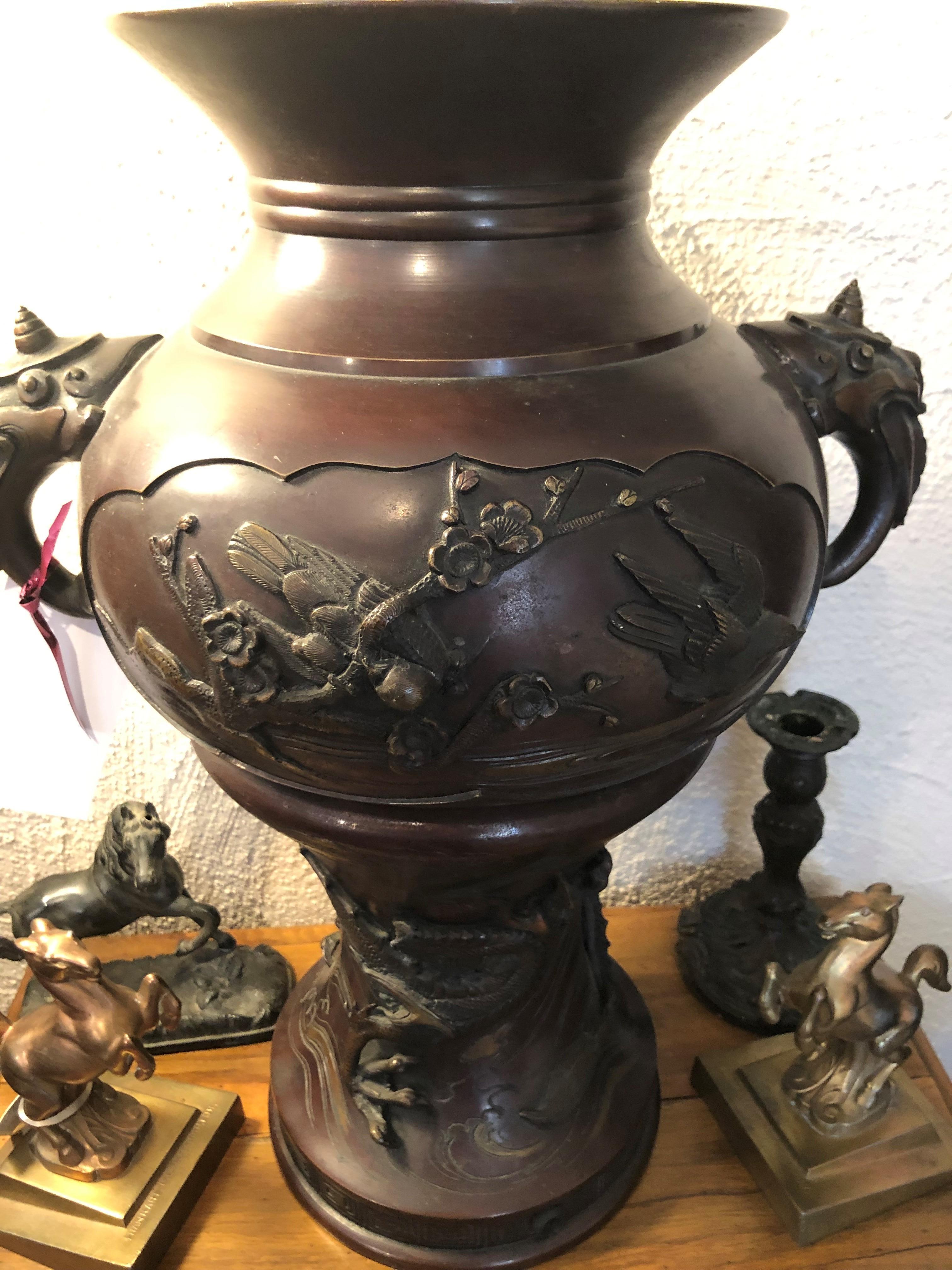 Large Meiji Period Bronze Twin Handled Urn with Decoration For Sale 5