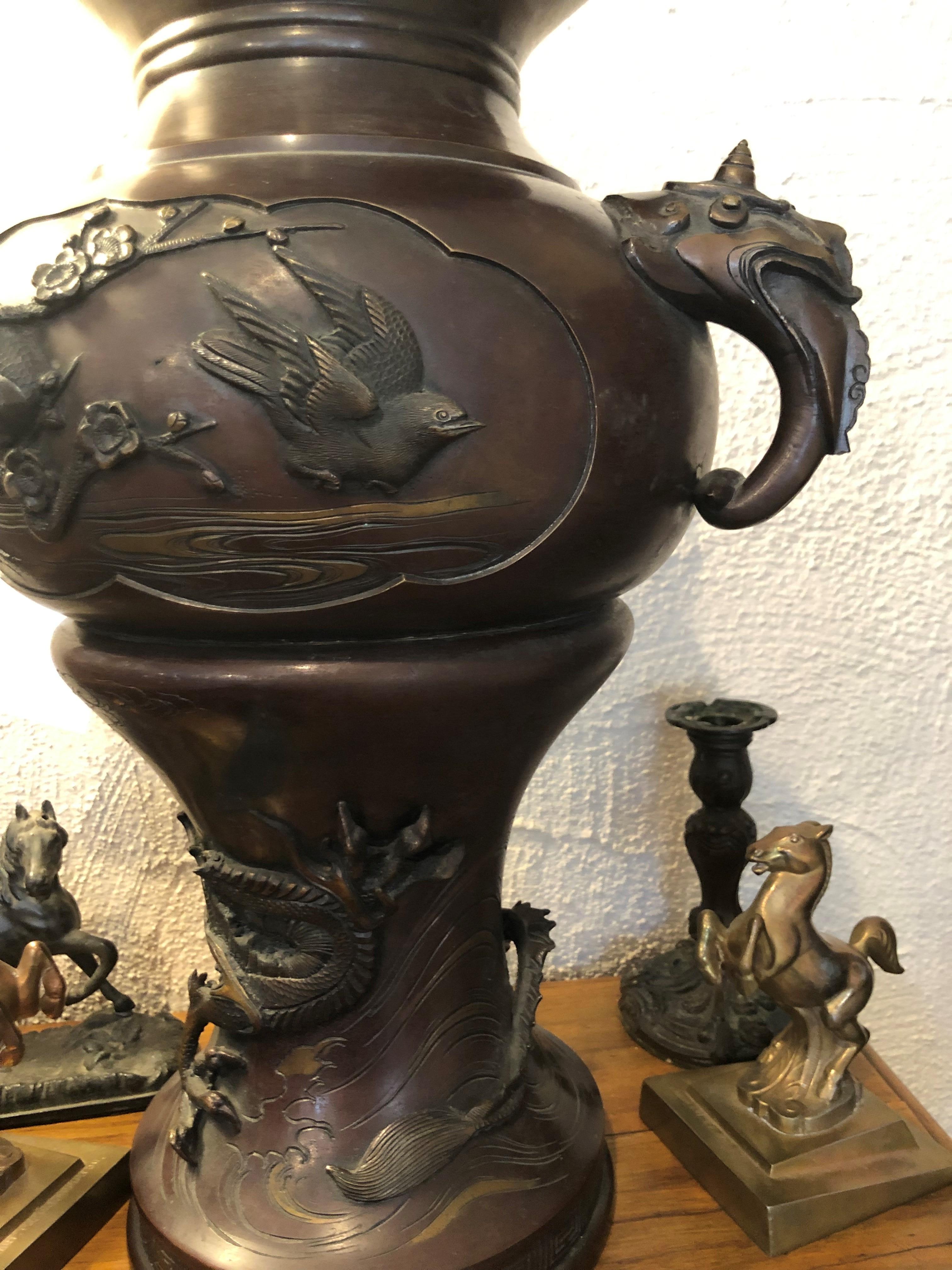 Large Meiji Period Bronze Twin Handled Urn with Decoration For Sale 6