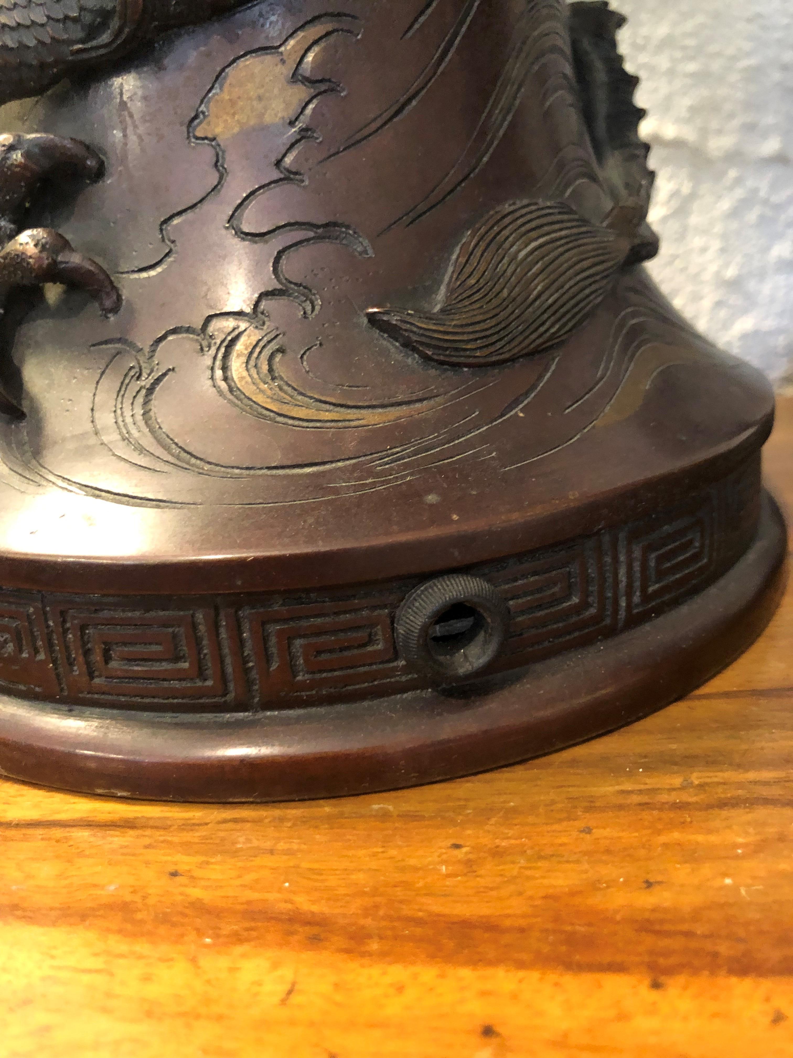 Large Meiji Period Bronze Twin Handled Urn with Decoration For Sale 12