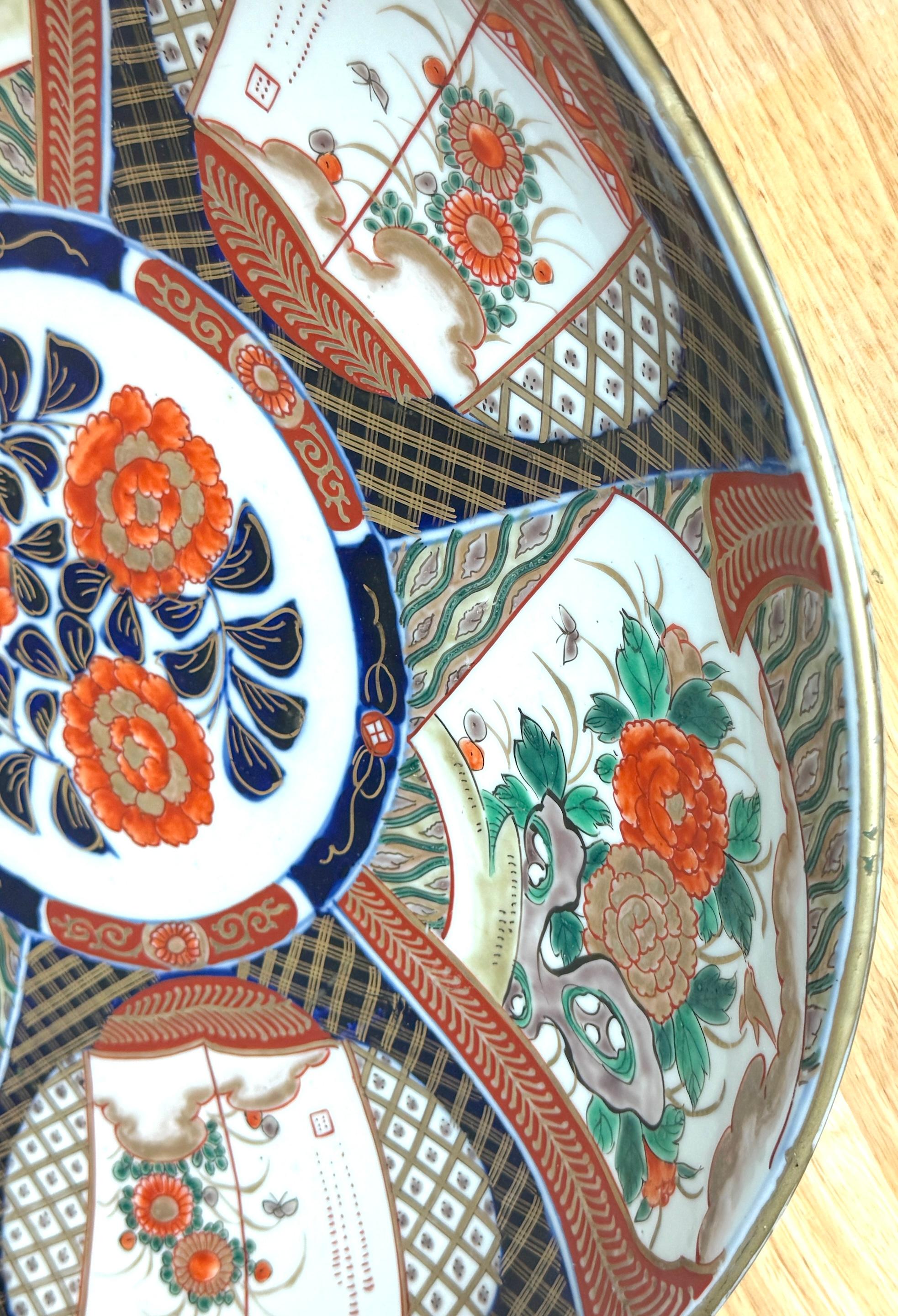 Gran Cargador Floral Imari del Periodo Meiji, por Fukagawa en venta 3