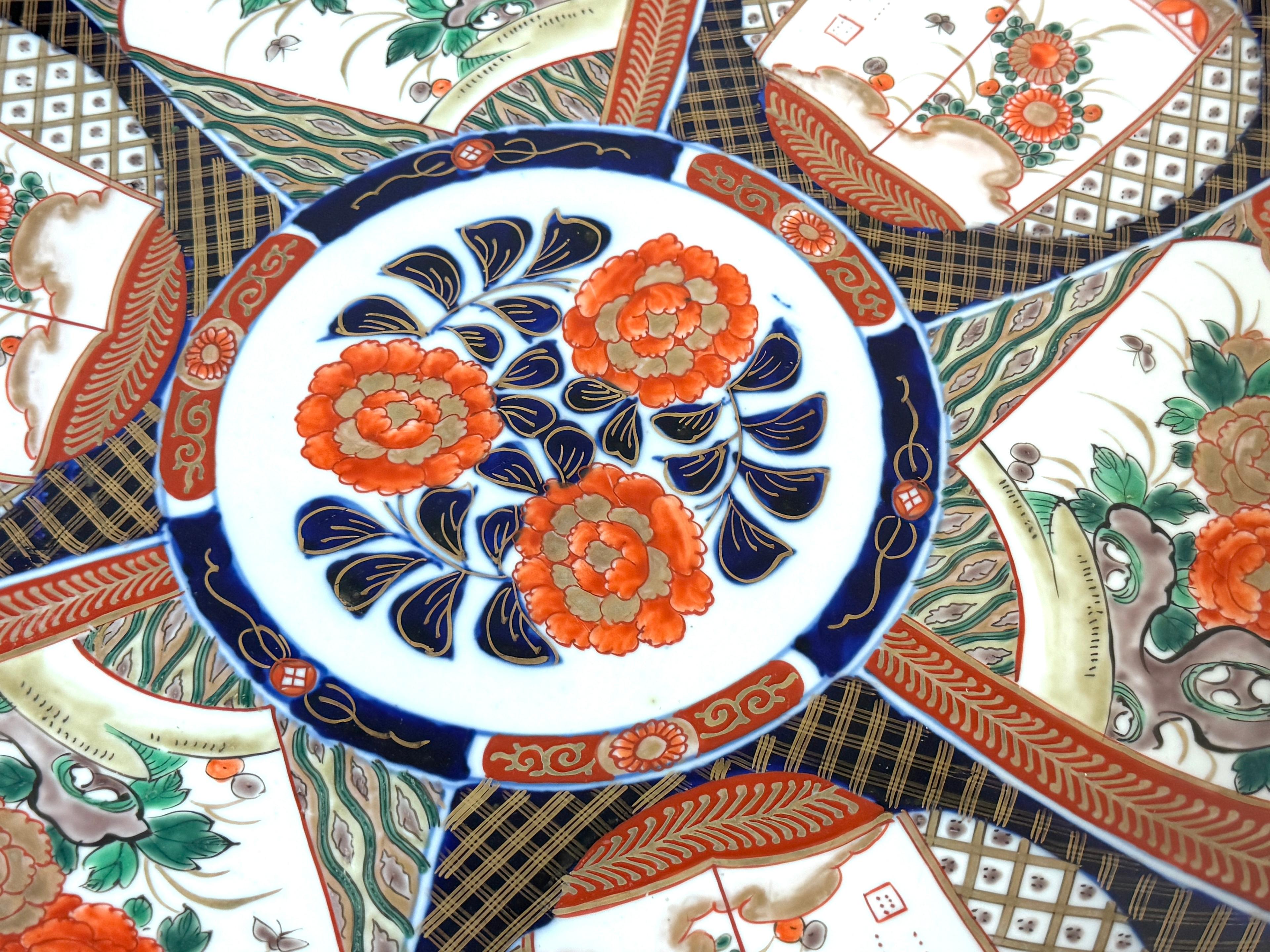 Gran Cargador Floral Imari del Periodo Meiji, por Fukagawa en venta 4