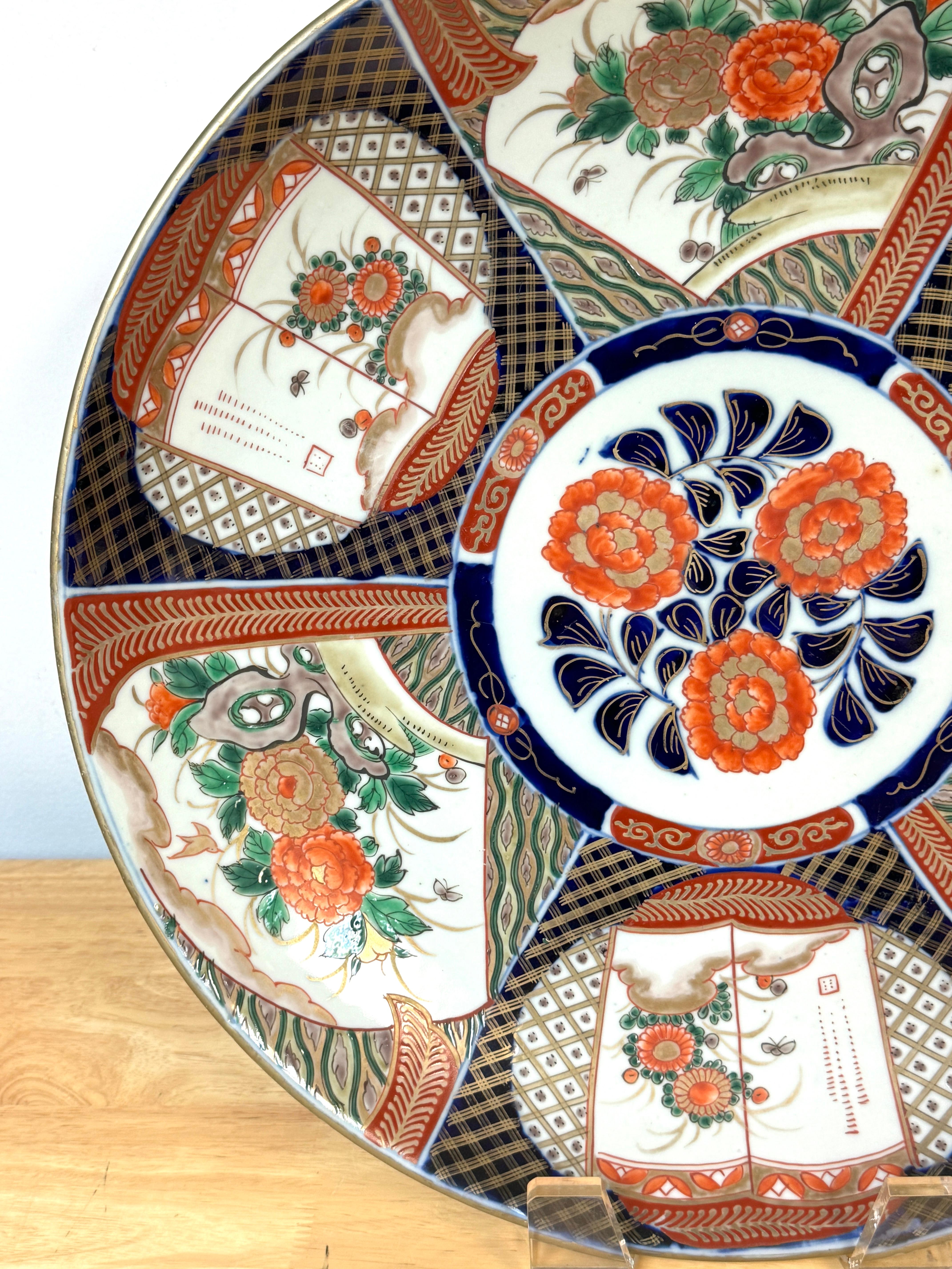 Gran Cargador Floral Imari del Periodo Meiji, por Fukagawa en venta 10