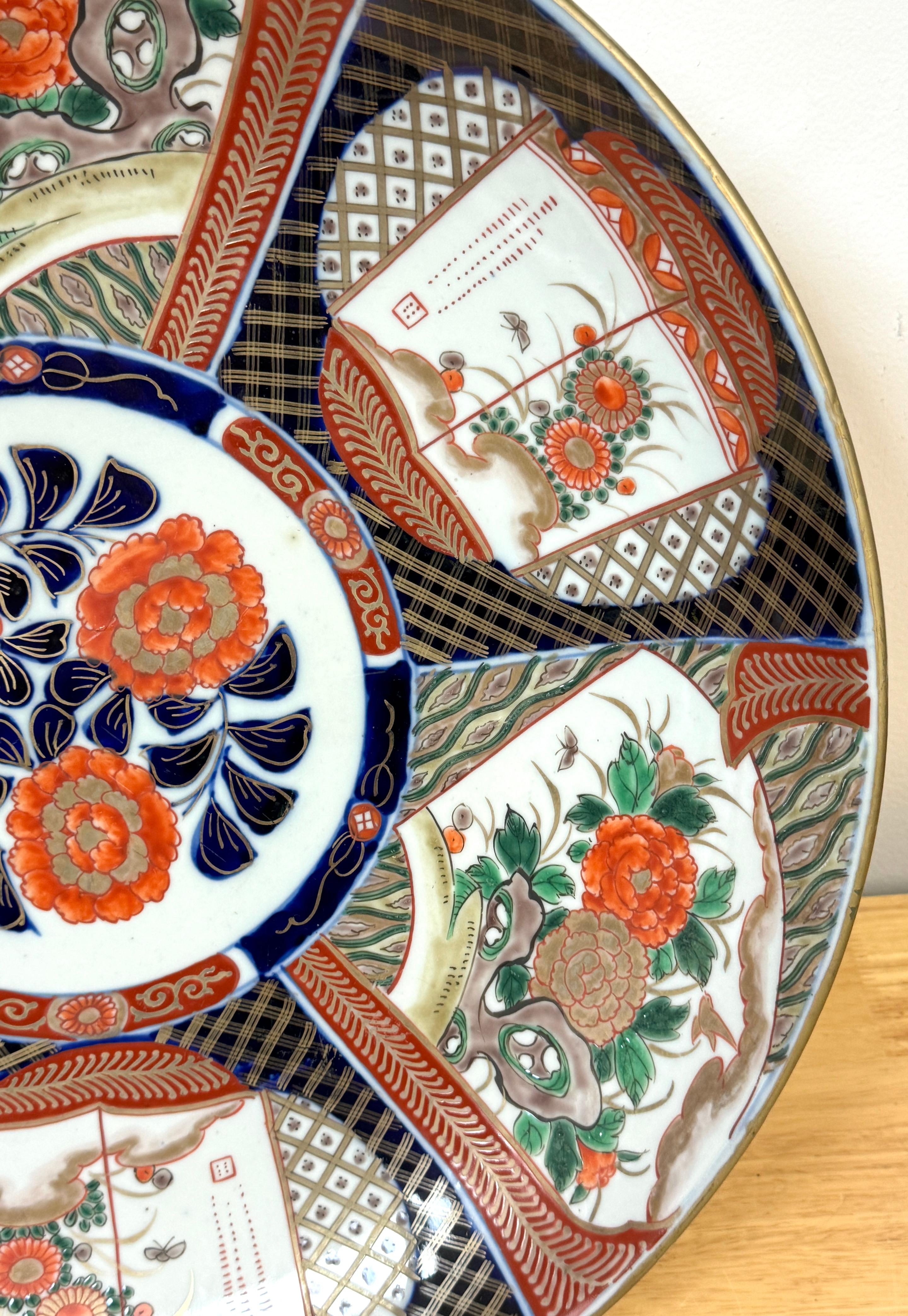 Gran Cargador Floral Imari del Periodo Meiji, por Fukagawa en venta 11