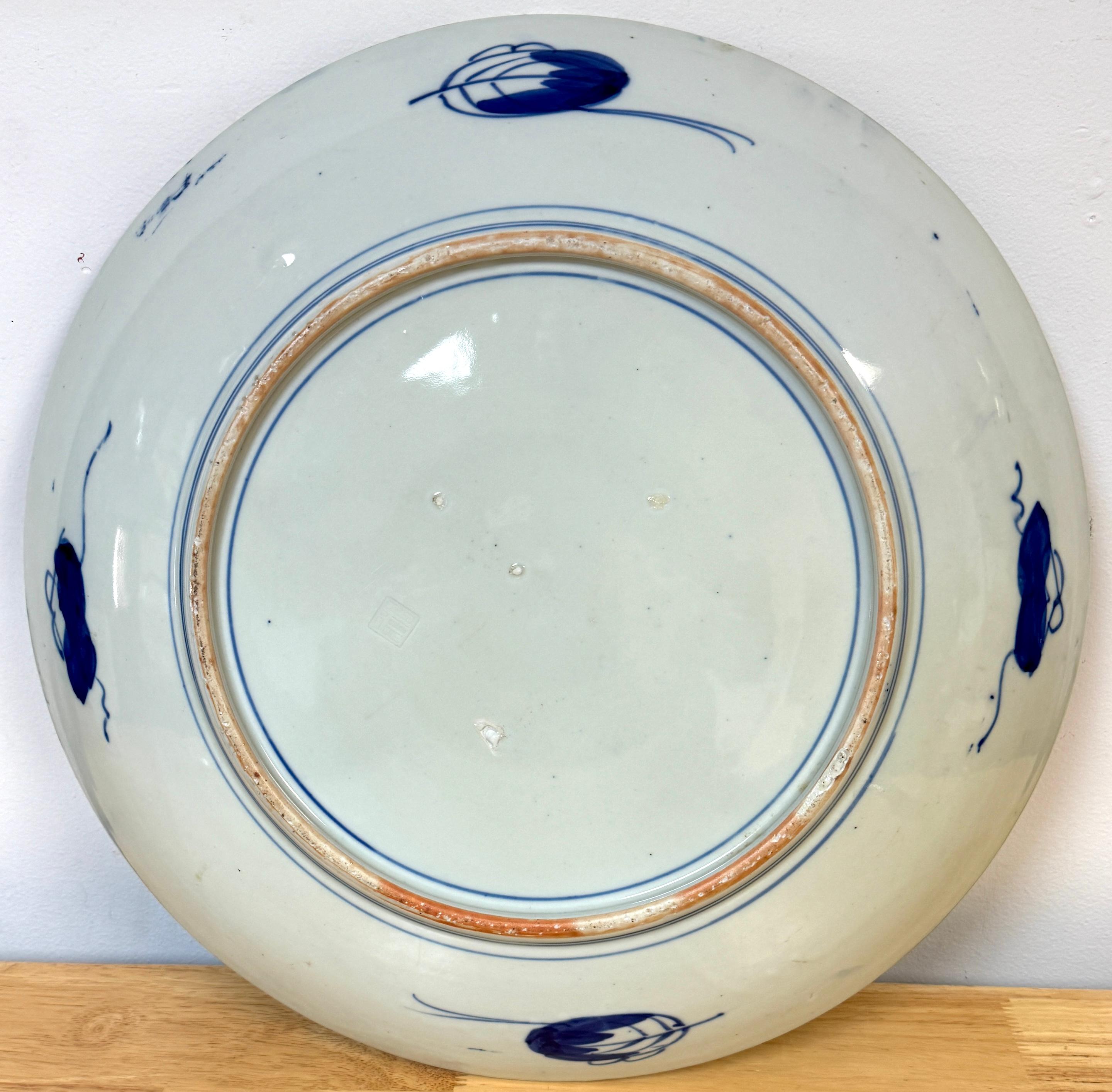 Gran Cargador Floral Imari del Periodo Meiji, por Fukagawa Porcelana en venta