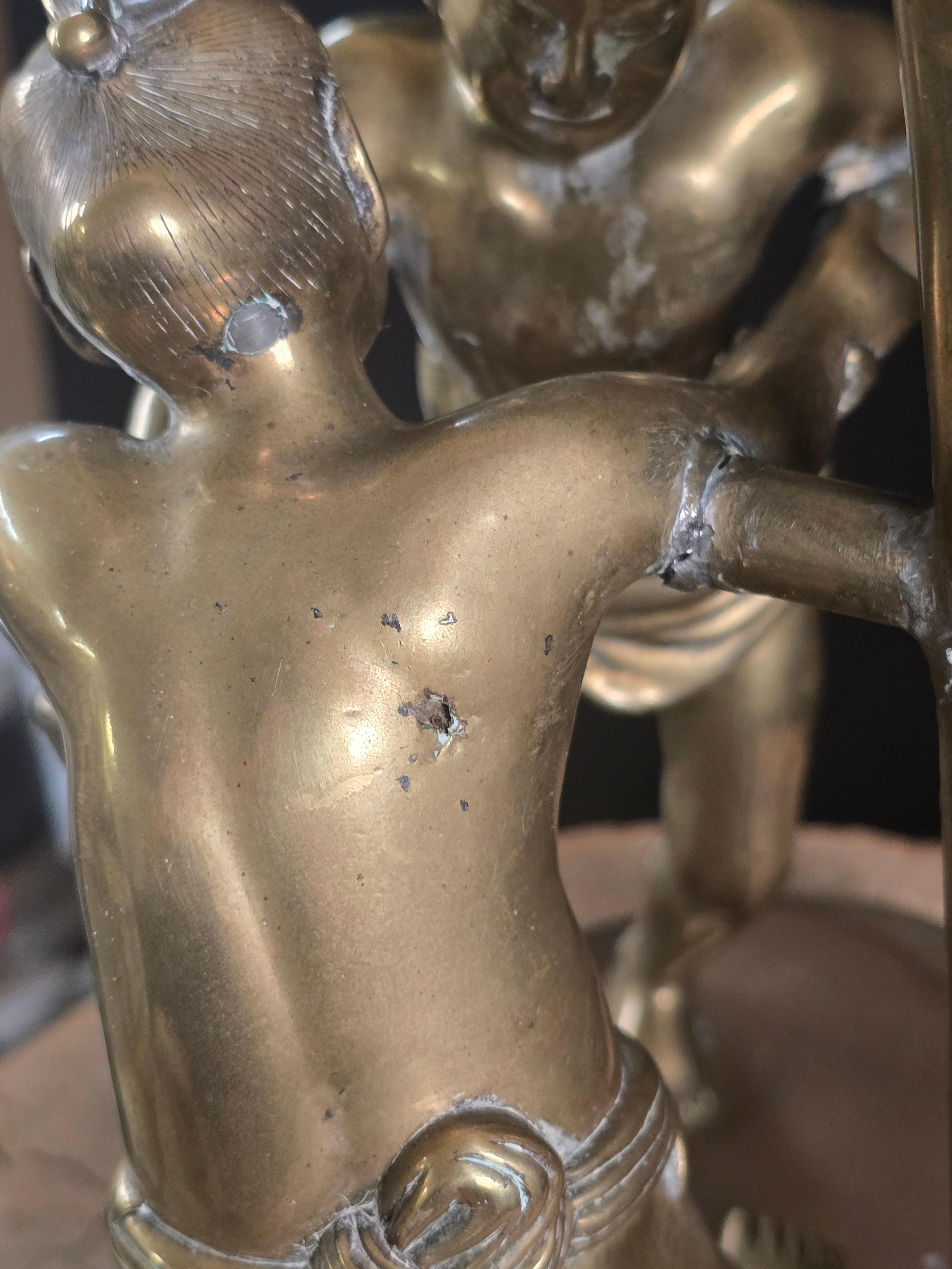 Grande lampe japonaise en bronze de la période Meiji pour les lutteurs Sumo sur une base en bronze forgé en vente 1