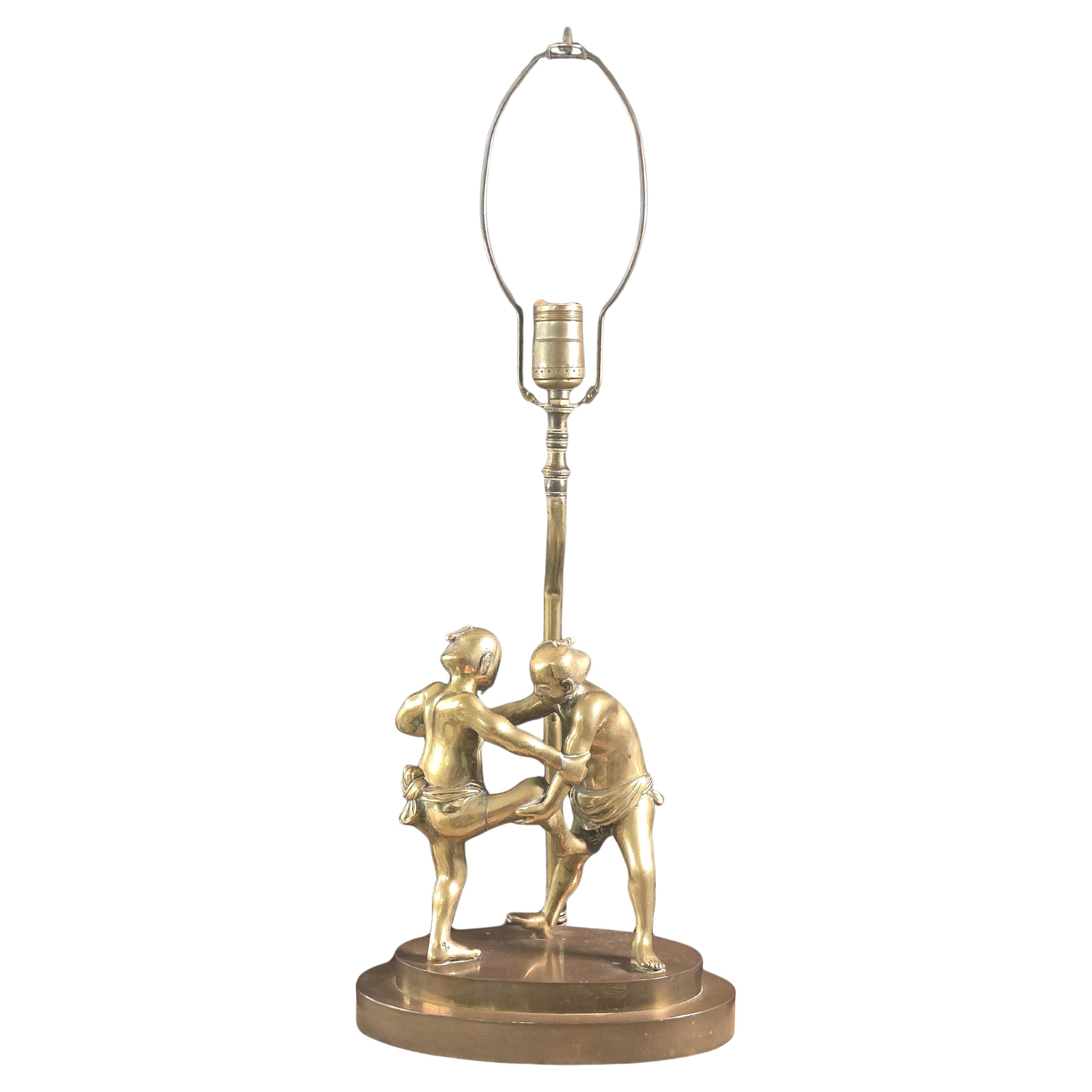 Grande lampe japonaise en bronze de la période Meiji pour les lutteurs Sumo sur une base en bronze forgé en vente