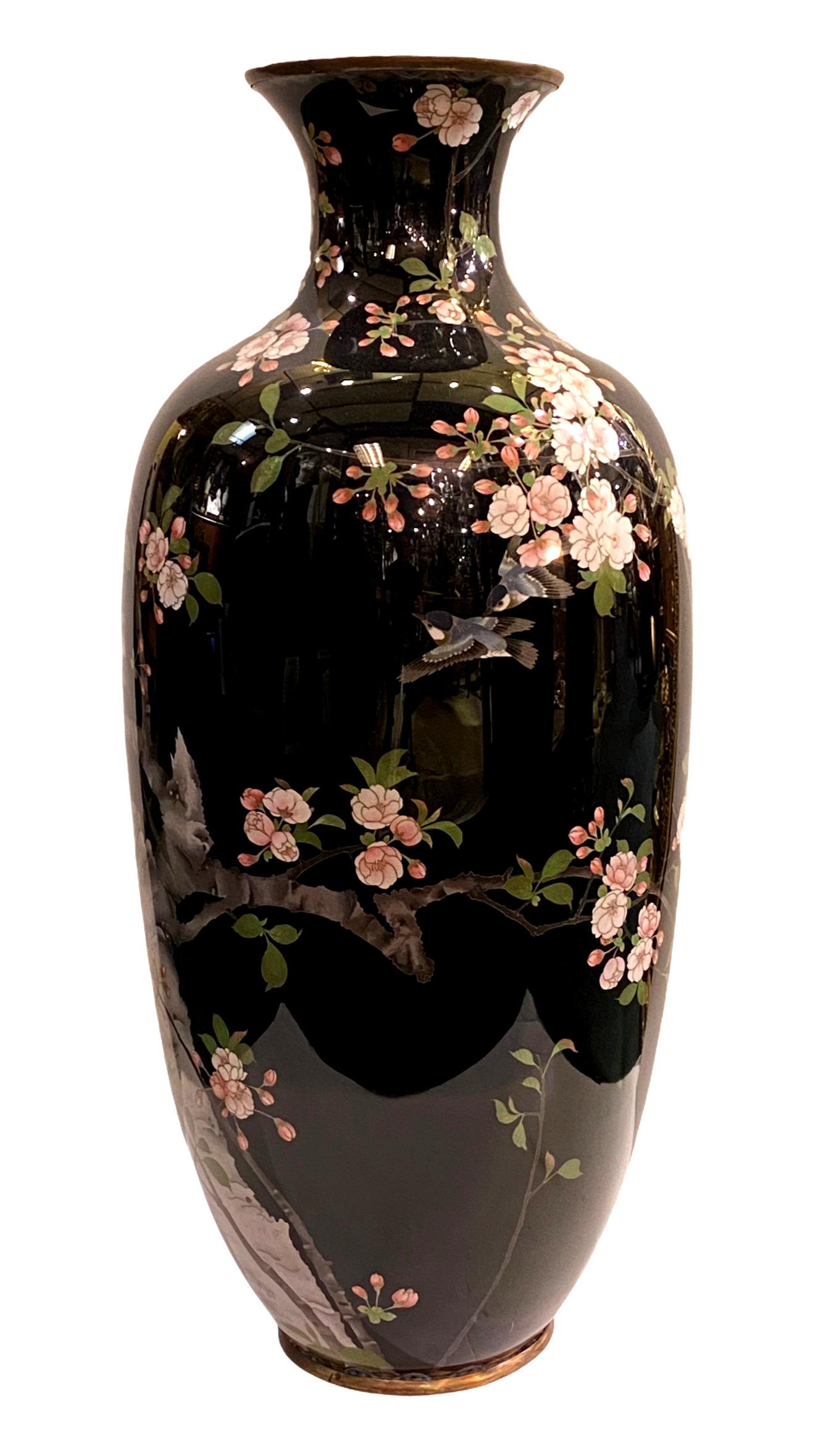 Cloissoné Large Meiji Period Japanese Cloisonné Vase