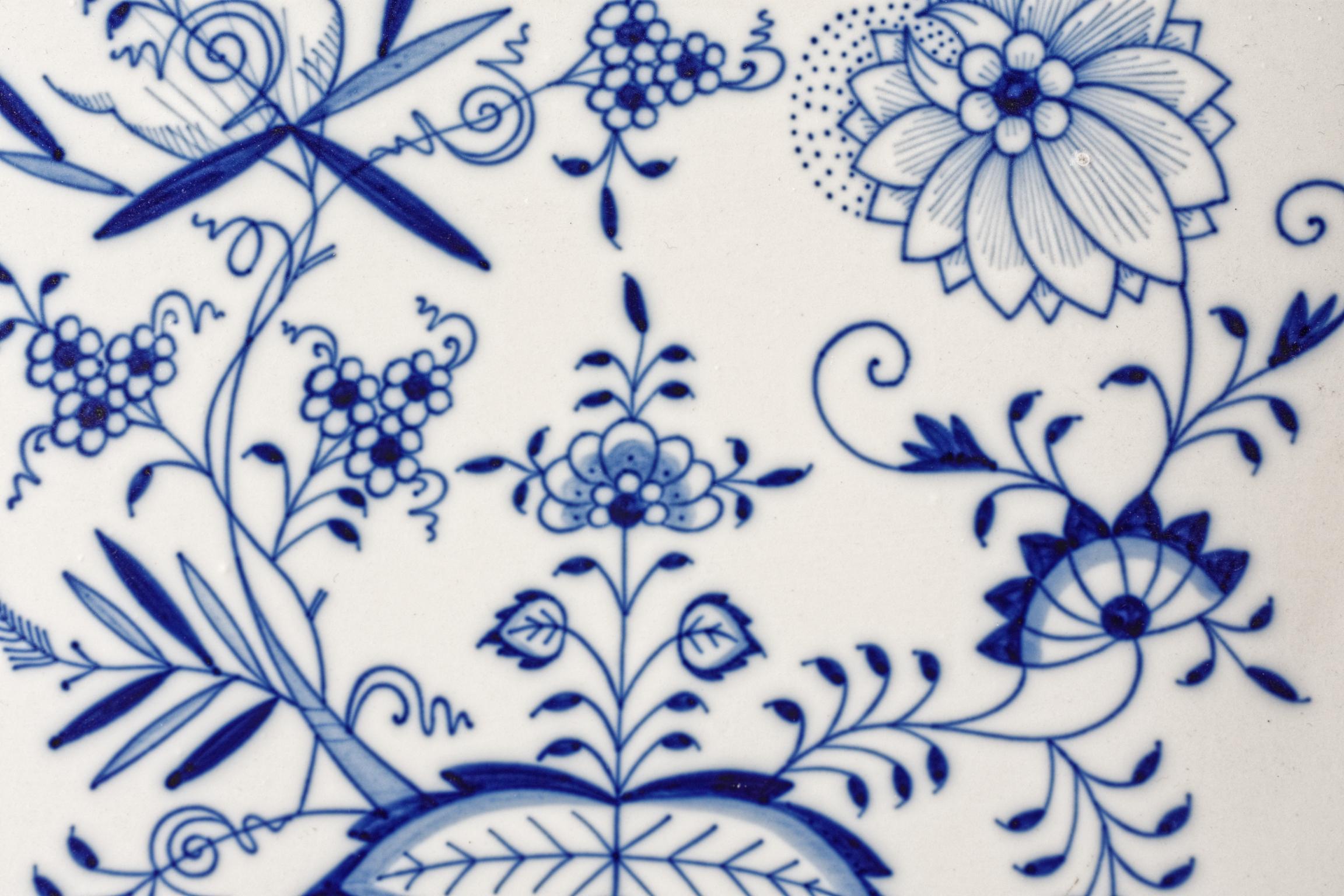One of the most recognizable patterns, Meissen's Blue Onion. Meticulously hand painted by the artisans that learn for months to execute this crisp blue design. A great serving piece that could be placed on coffee table, ottoman, under a favorite tea