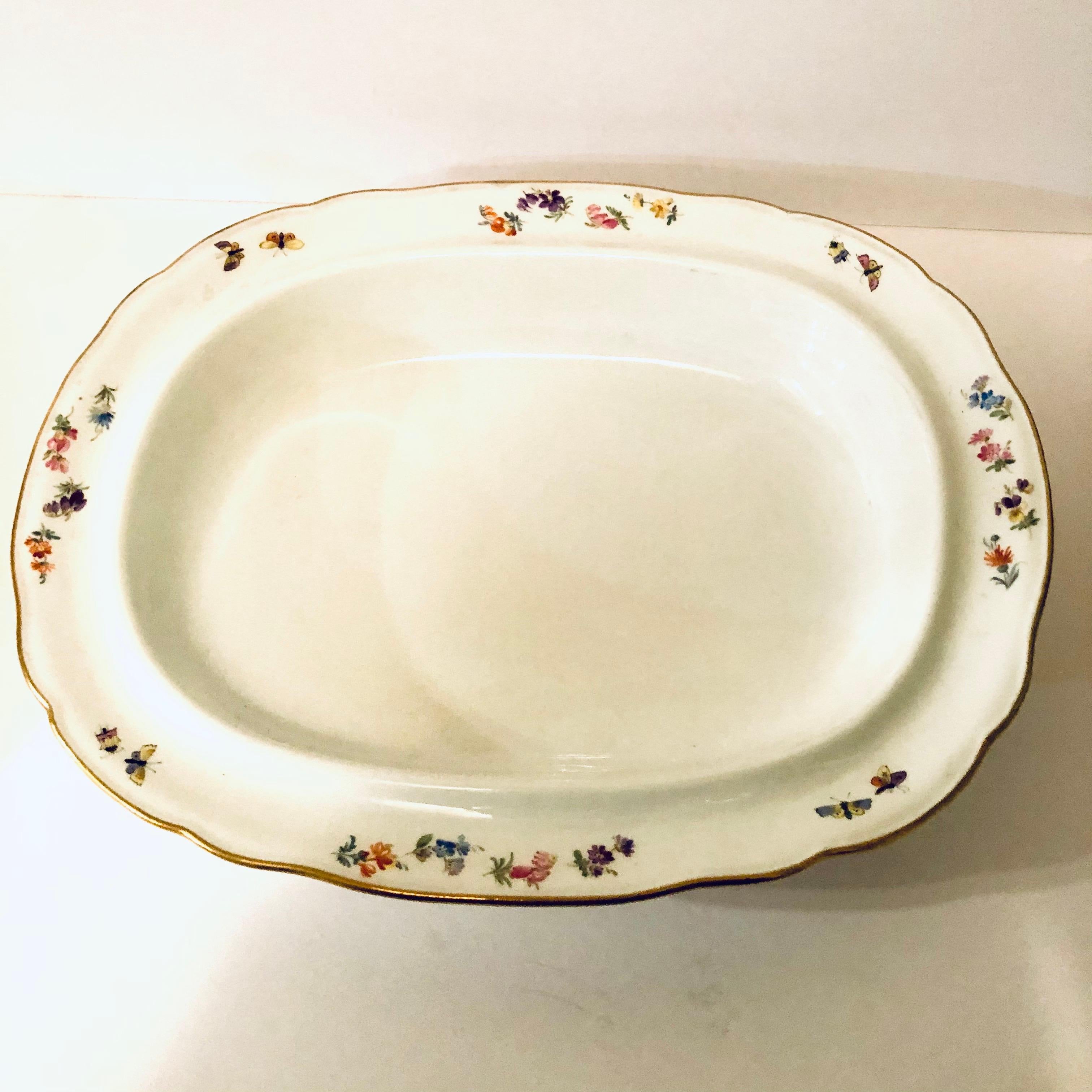 Large Meissen Covered Serving Bowl with Four Painted Bouquets of Flowers For Sale 2