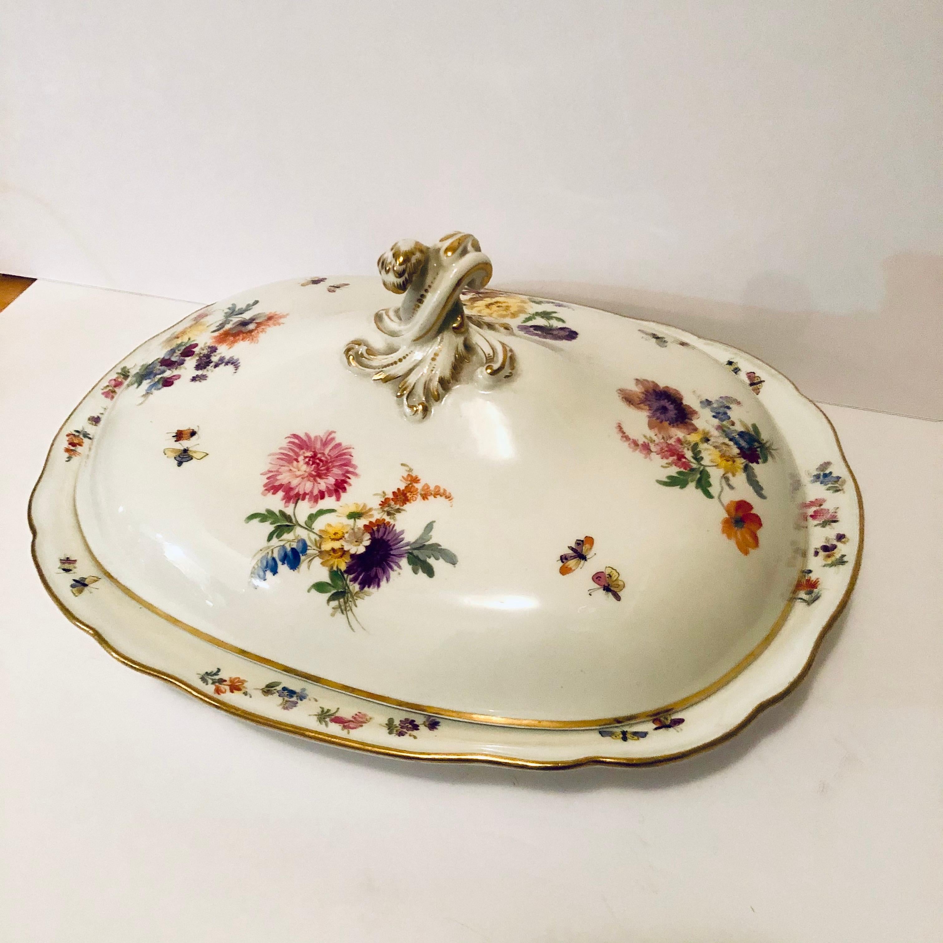 Large Meissen Covered Serving Bowl with Four Painted Bouquets of Flowers For Sale 1