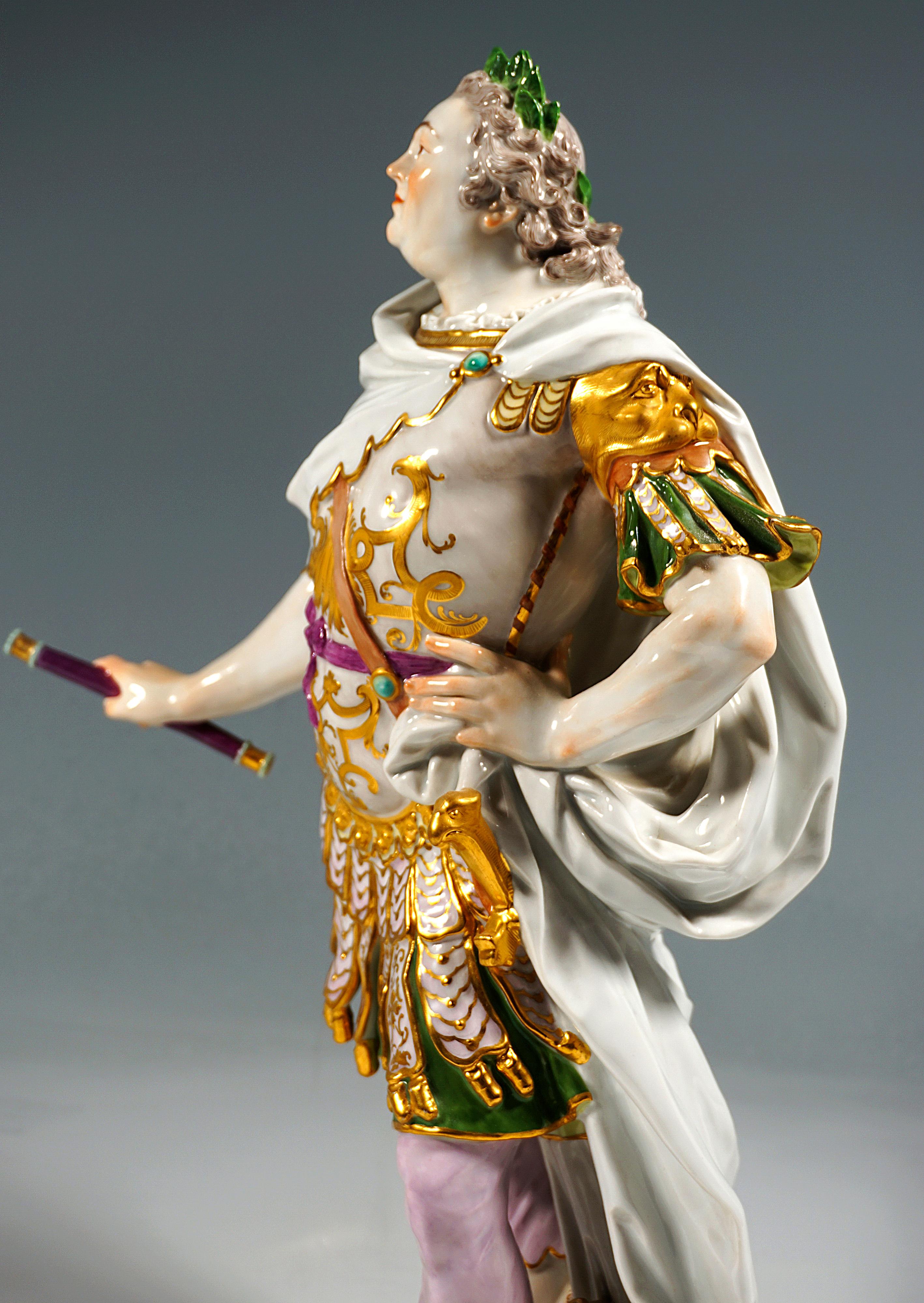 Large Meissen Figurine 'King August III In Roman Harness' by J.J. Kaendler, 1924 In Good Condition For Sale In Vienna, AT