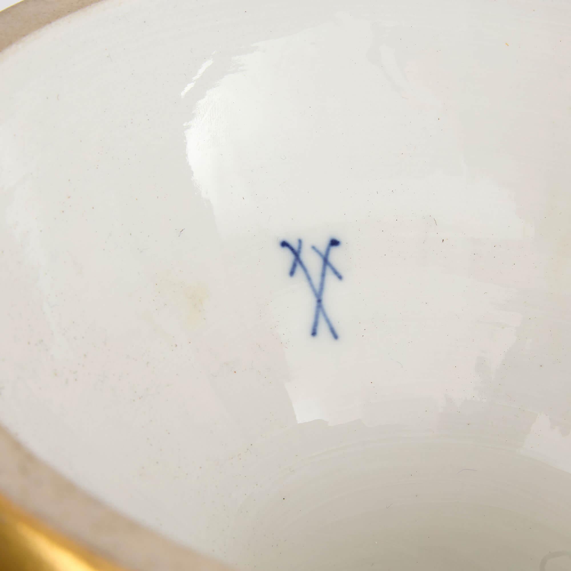 Grande vaso per pot-pourri di Meissen incrostato di fiori in stile rococò in vendita 3