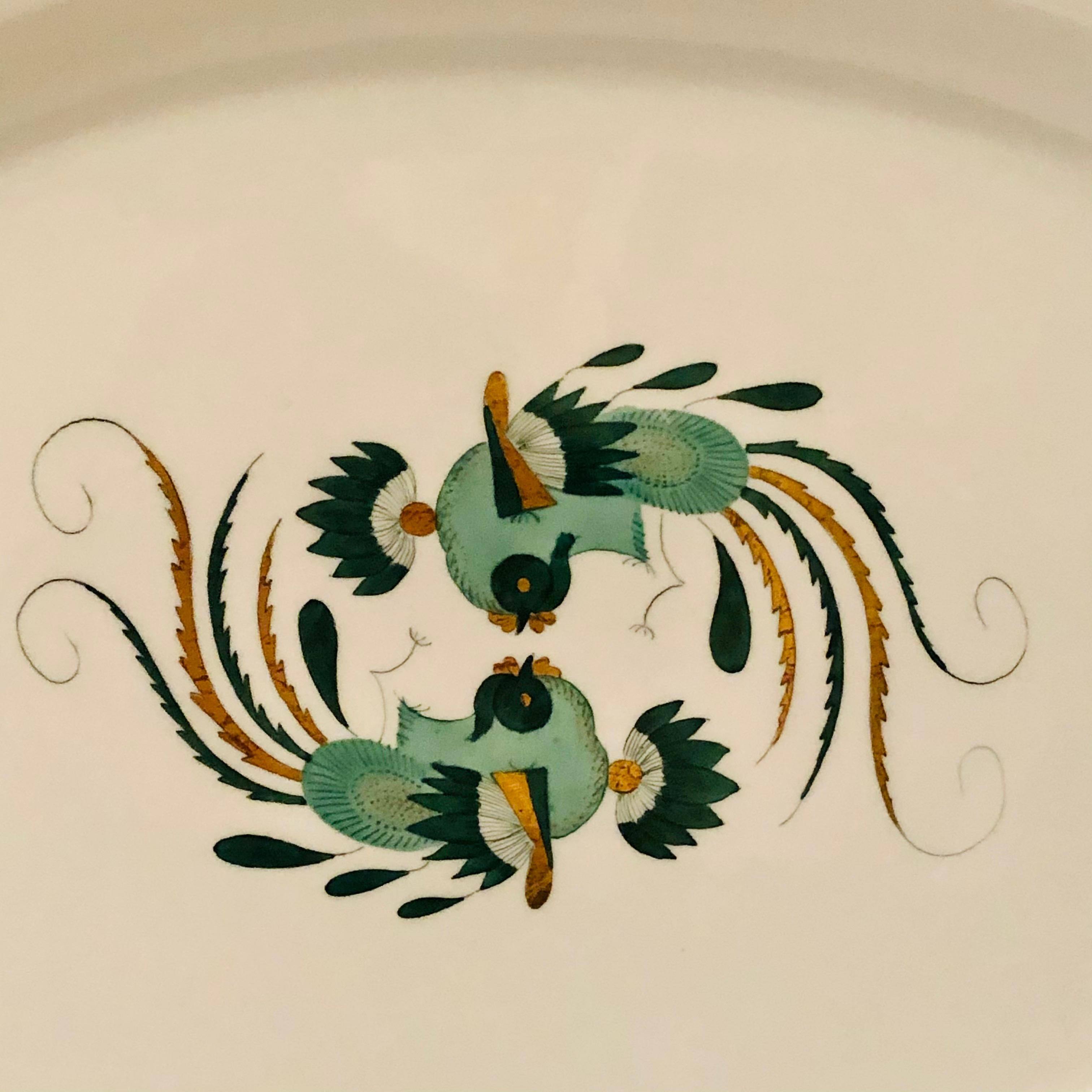 Grand plat à dragon Meissen Green Court peint avec des dragons et des oiseaux Phoenix Bon état - En vente à Boston, MA