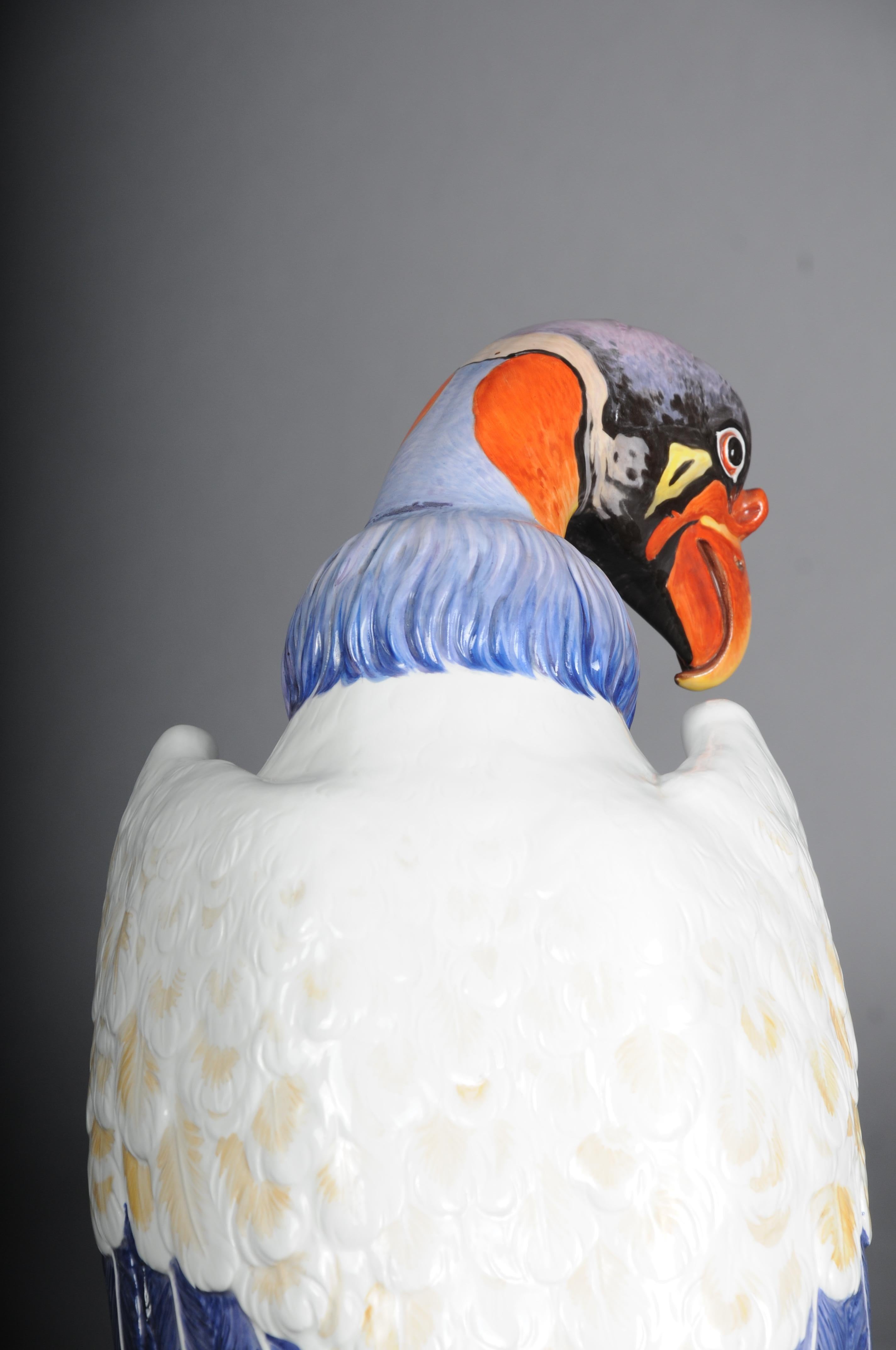 Large Meissen King Vulture standing on a tree trunk, around 1880 For Sale 3