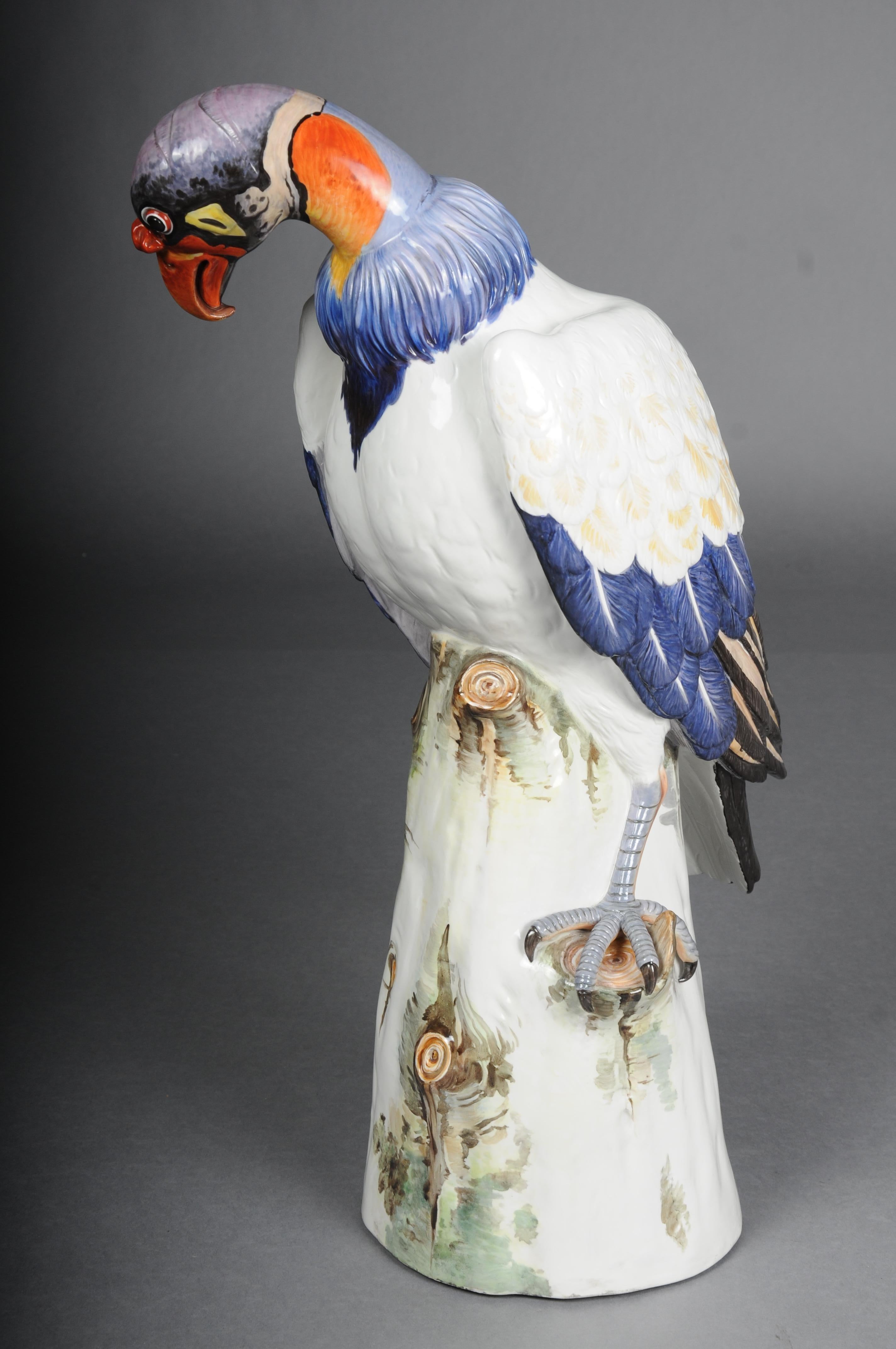 Large Meissen King Vulture standing on a tree trunk, around 1880 For Sale 6