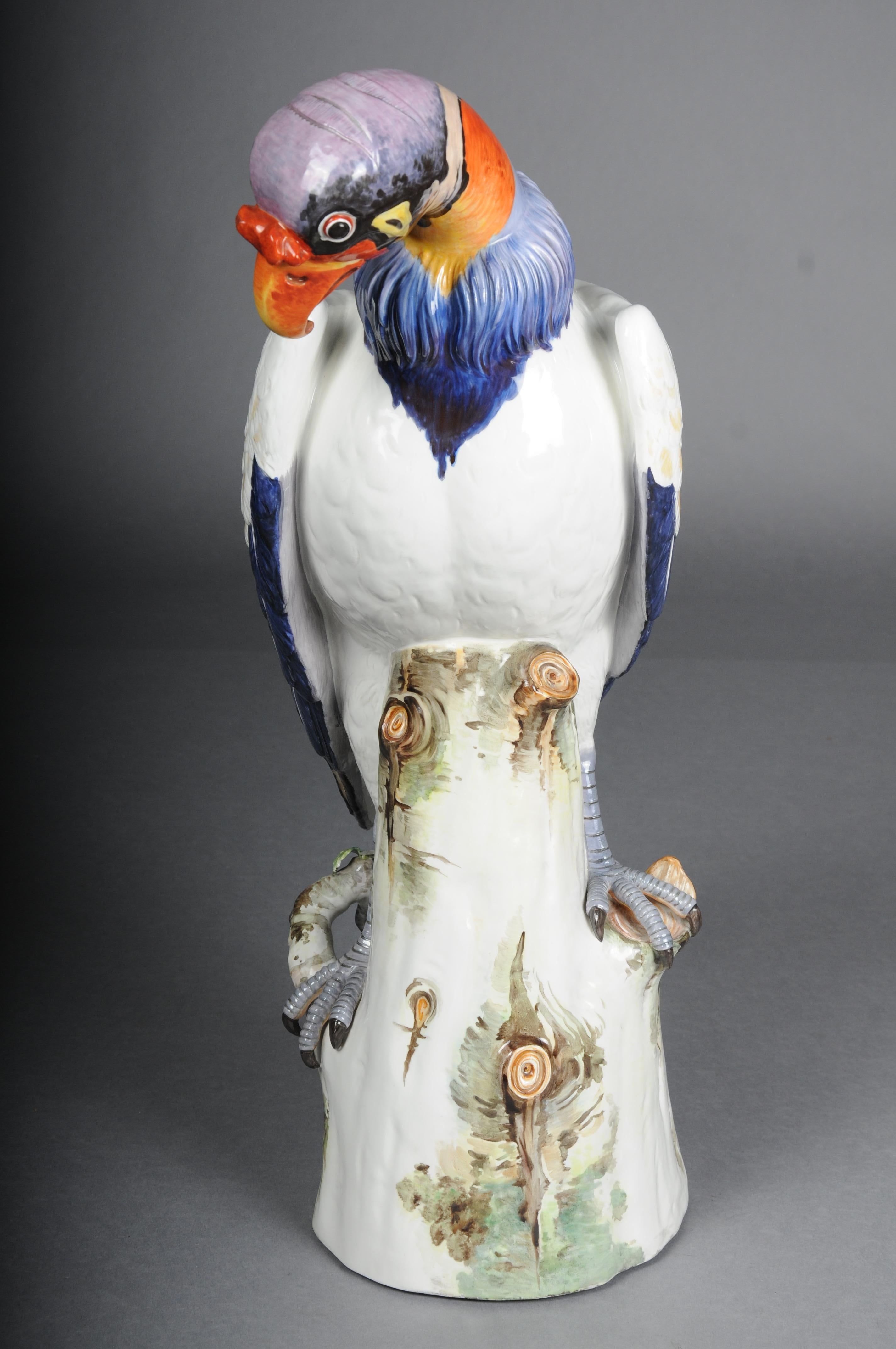 Large Meissen King Vulture standing on a tree trunk, around 1880 For Sale 8