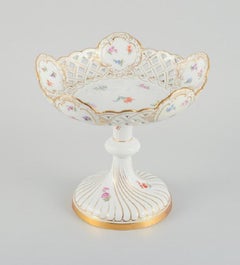 Large Meissen Openwork Compote Decorated with Polychrome Flowers, Approx. 1900.
