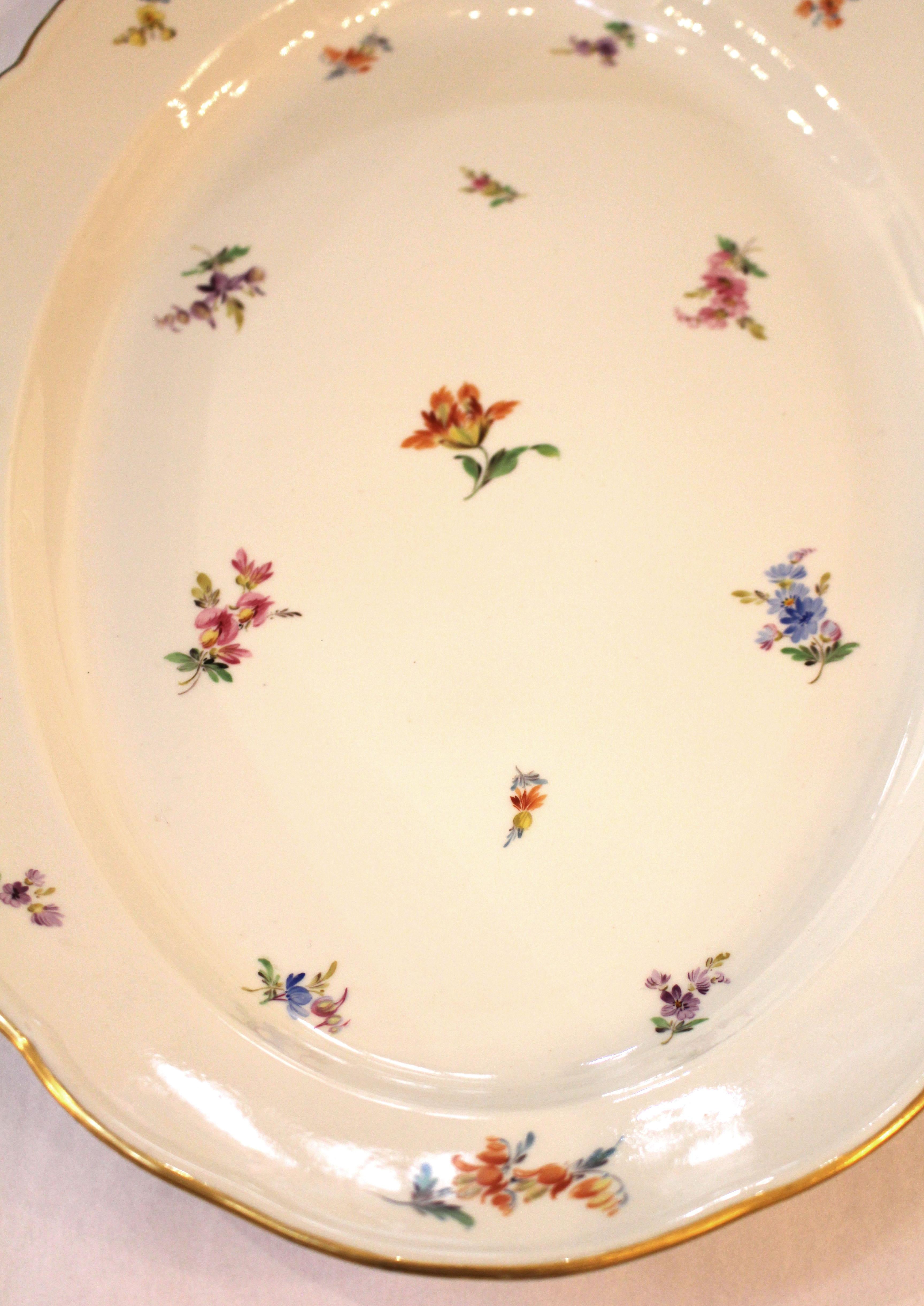 Large Meissen Oval Platter with Gilt Scalloped Edge In Good Condition For Sale In Chapel Hill, NC