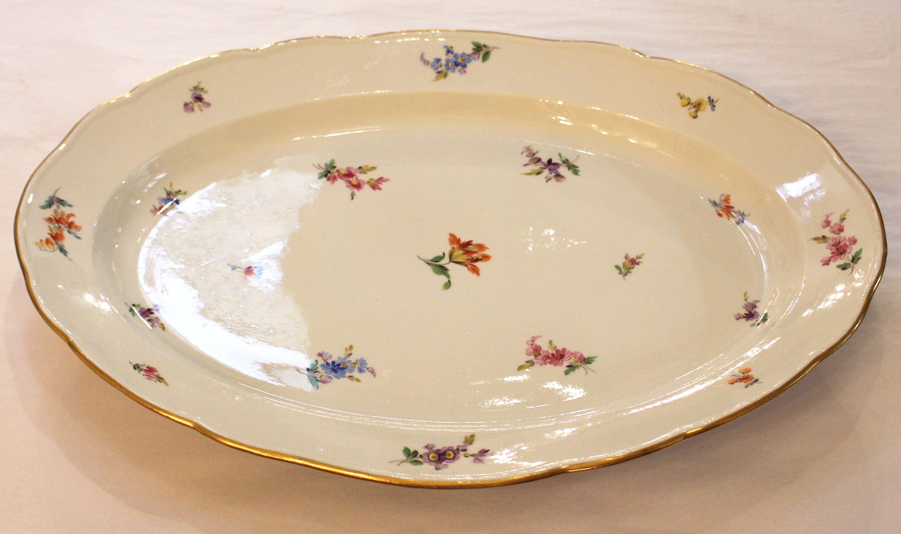 19th Century Large Meissen Oval Platter with Gilt Scalloped Edge For Sale