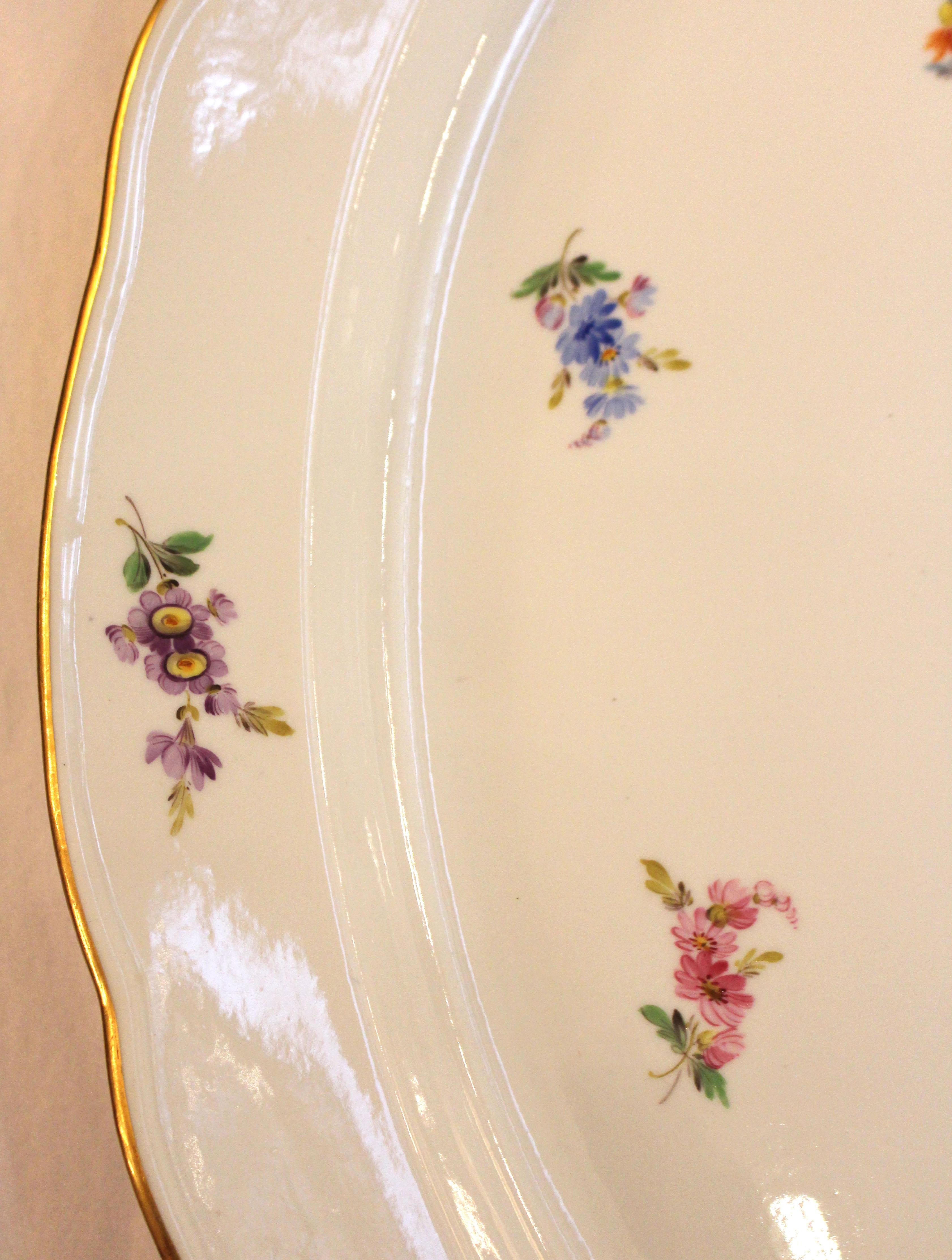 Large Meissen Oval Platter with Gilt Scalloped Edge For Sale 1