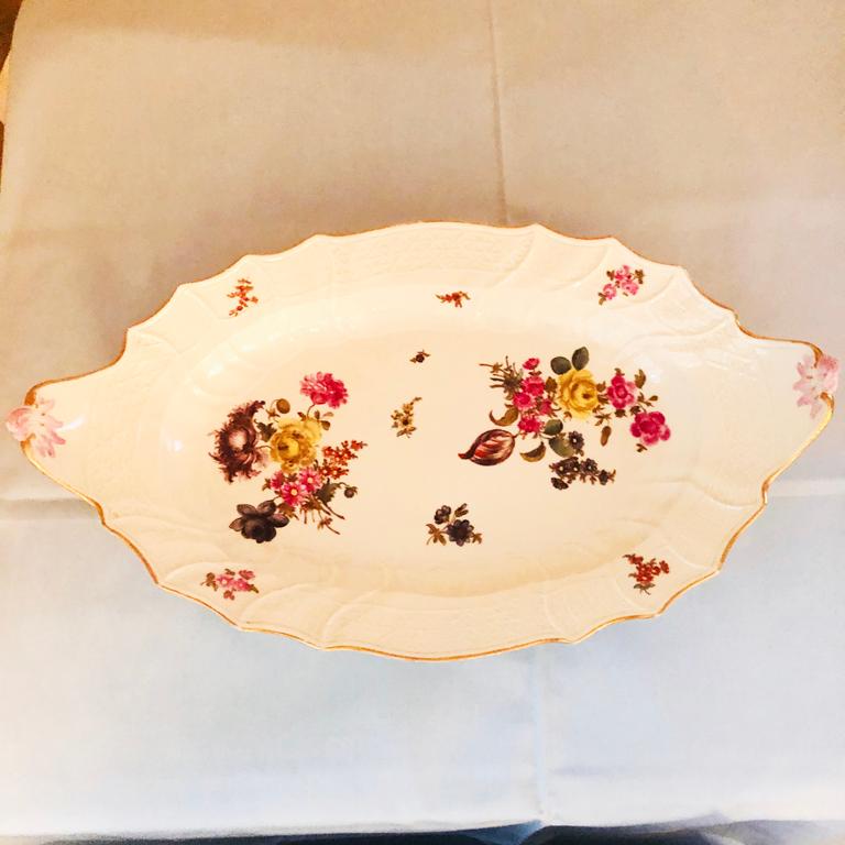 Large Meissen Platter with Botanical Paintings, Fluted Border and Curved Edges In Good Condition In Boston, MA